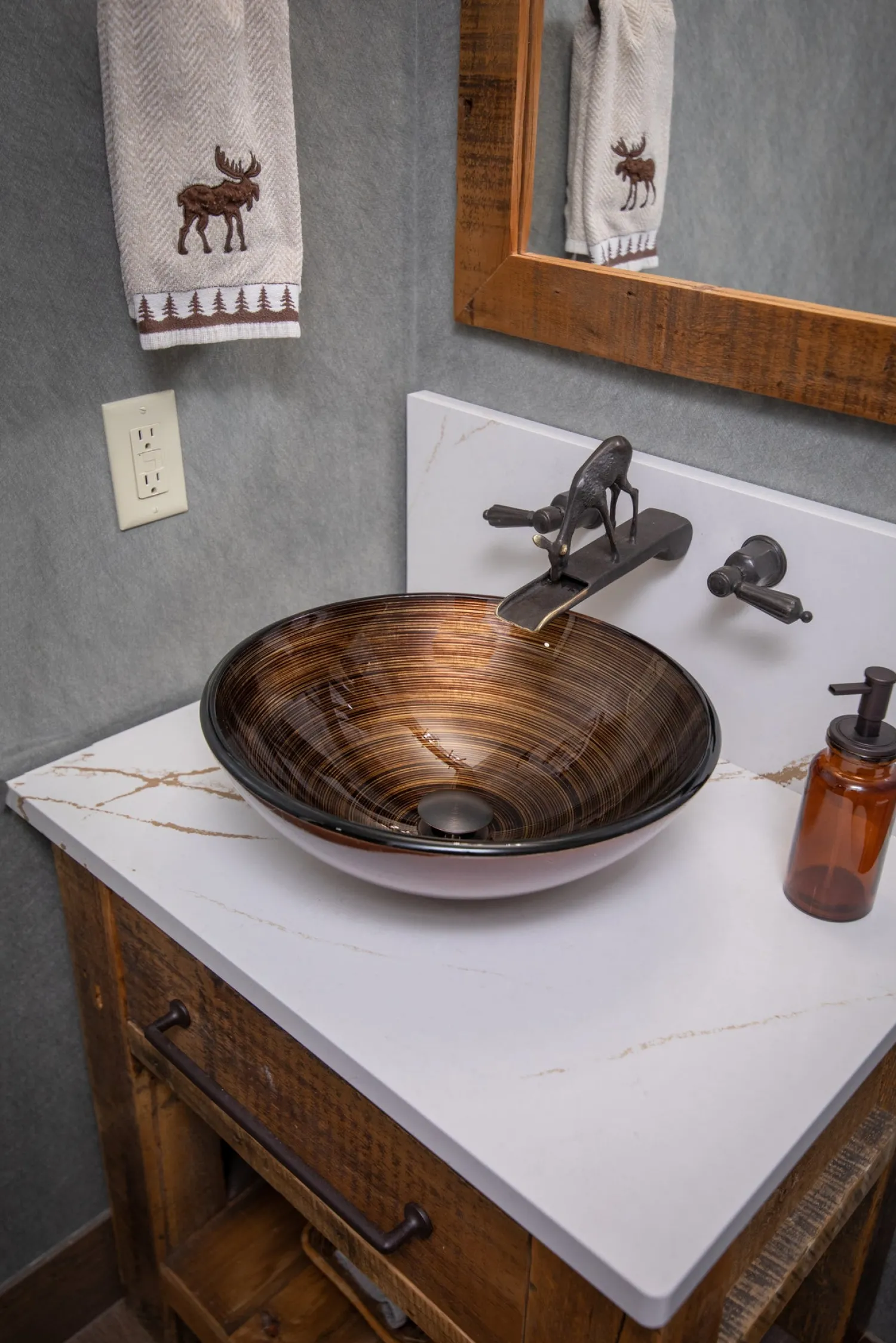 Clearance Brown and Gold Rings Glass Vessel Sink Above Counter / Vessel Sinks