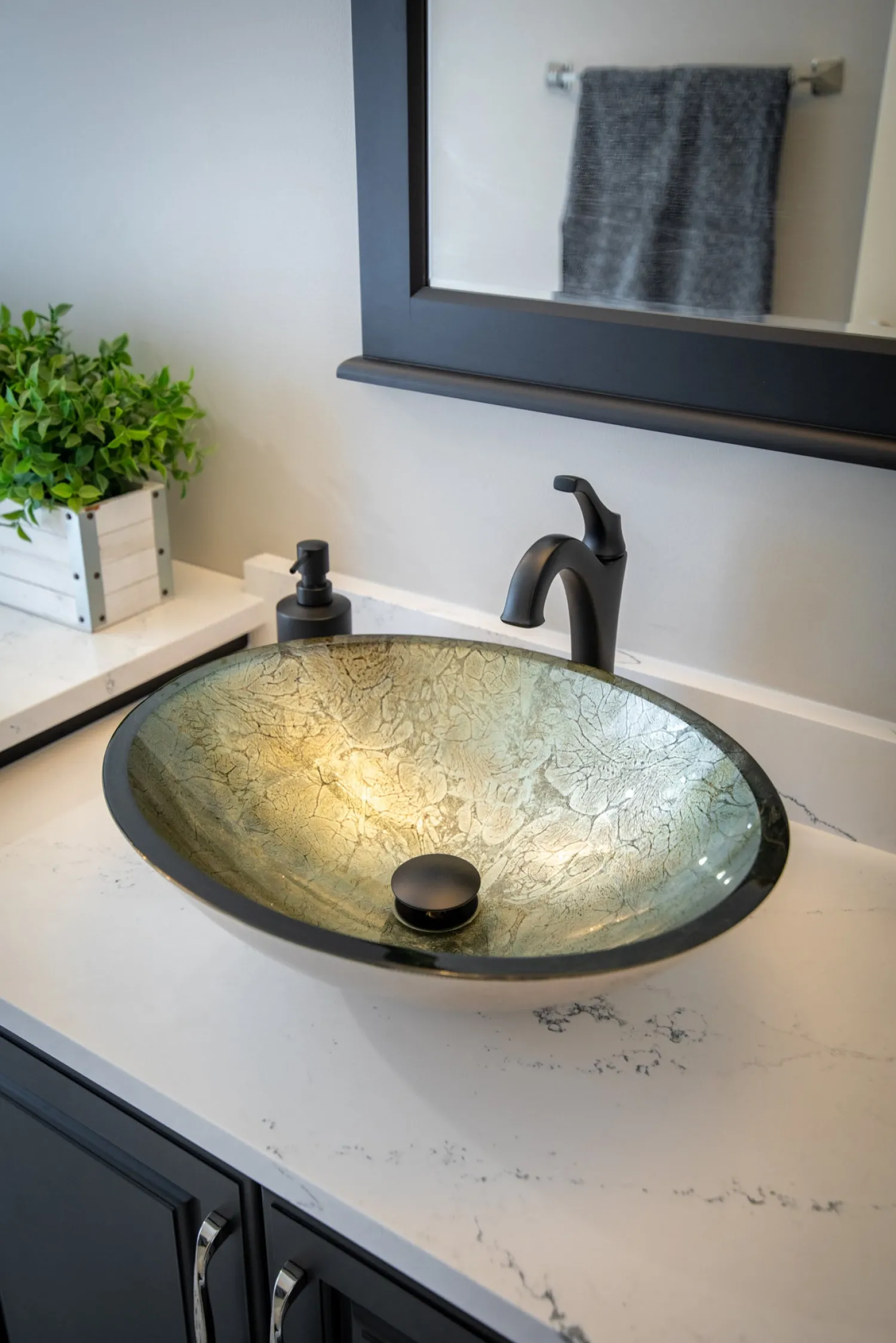 Outlet Champagne Foil Oval Glass Vessel Sink Above Counter / Vessel Sinks