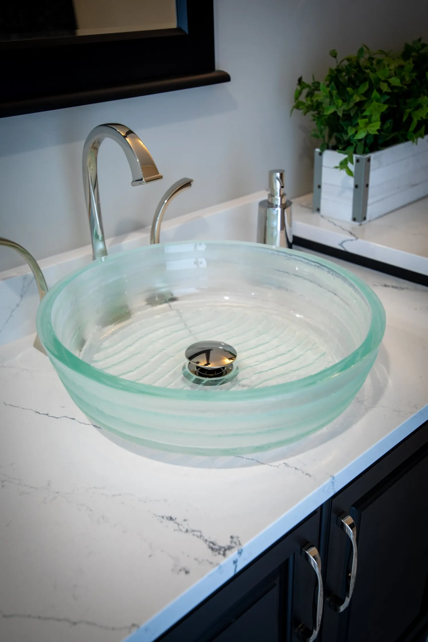 Sale Clear Round Flat Bottom Embossed Glass Vessel Sink Above Counter / Vessel Sinks