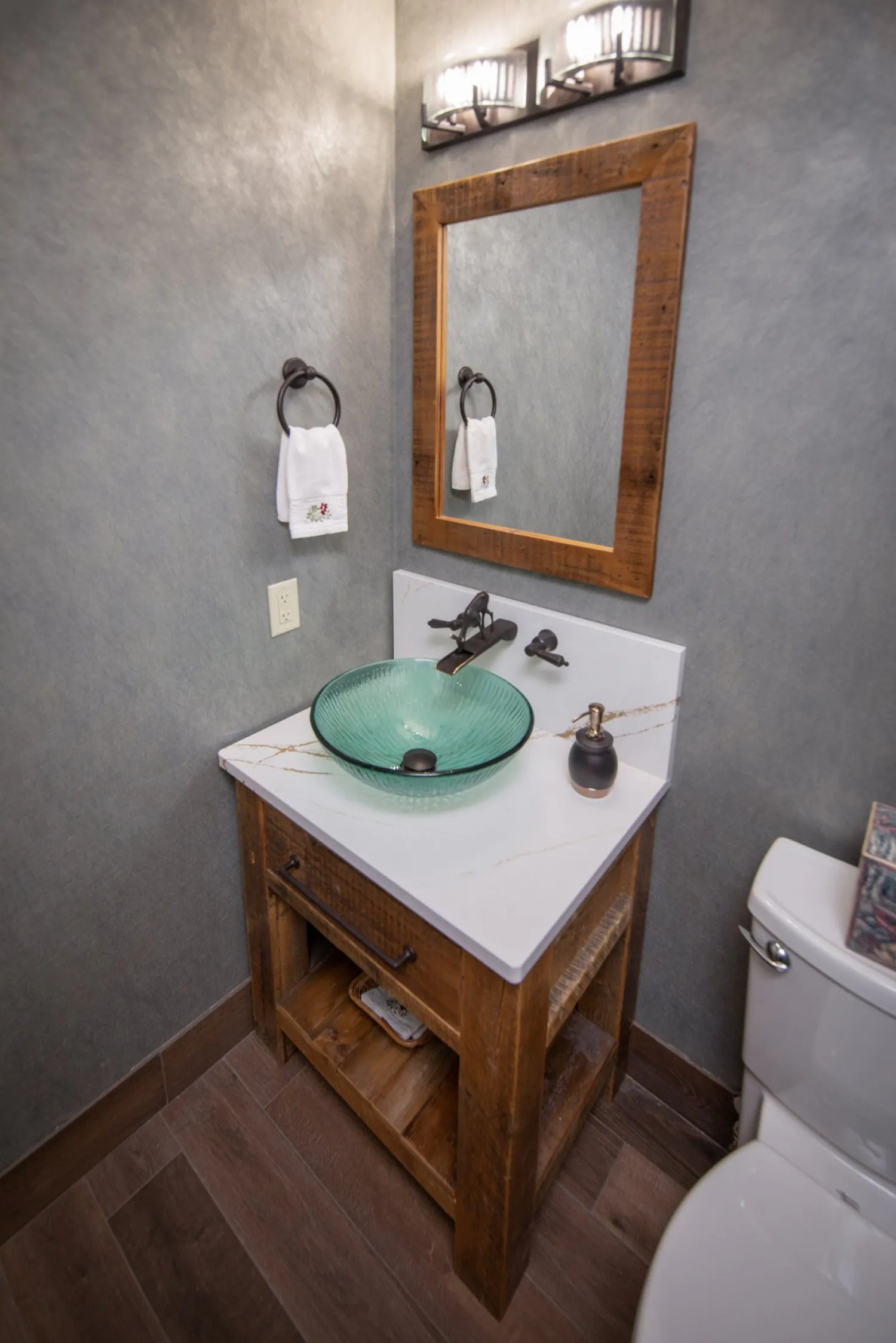 Green Drops Glass Vessel Sink Above Counter / Vessel Sinks