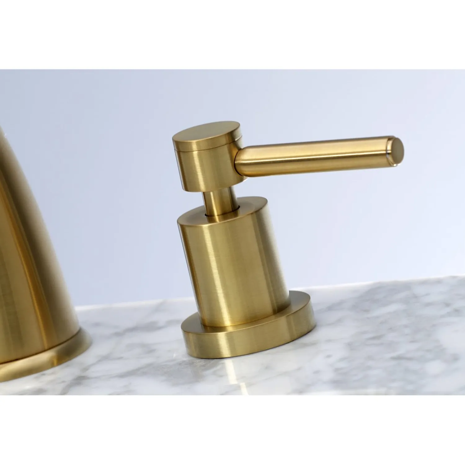 Clearance Concord 8-Inch Widespread 3-Hole Bathroom Faucet 8" Widespread