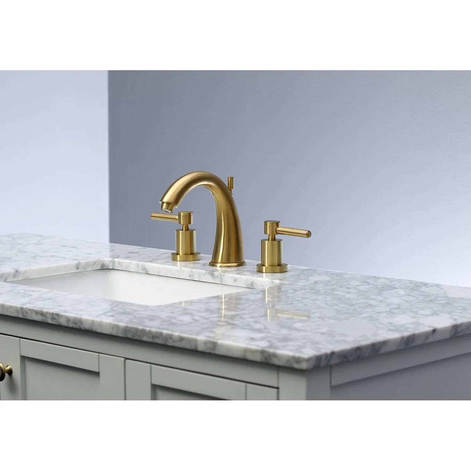 Clearance Concord 8-Inch Widespread 3-Hole Bathroom Faucet 8" Widespread