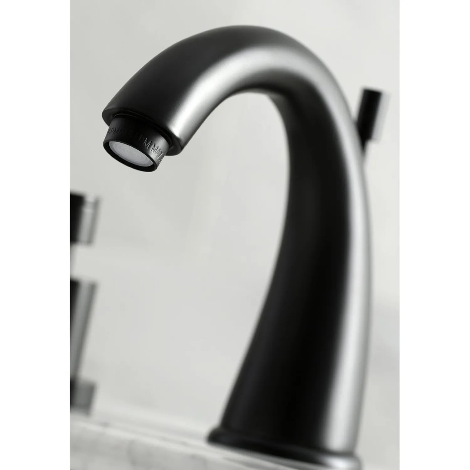 Clearance Concord 8-Inch Widespread 3-Hole Bathroom Faucet 8" Widespread