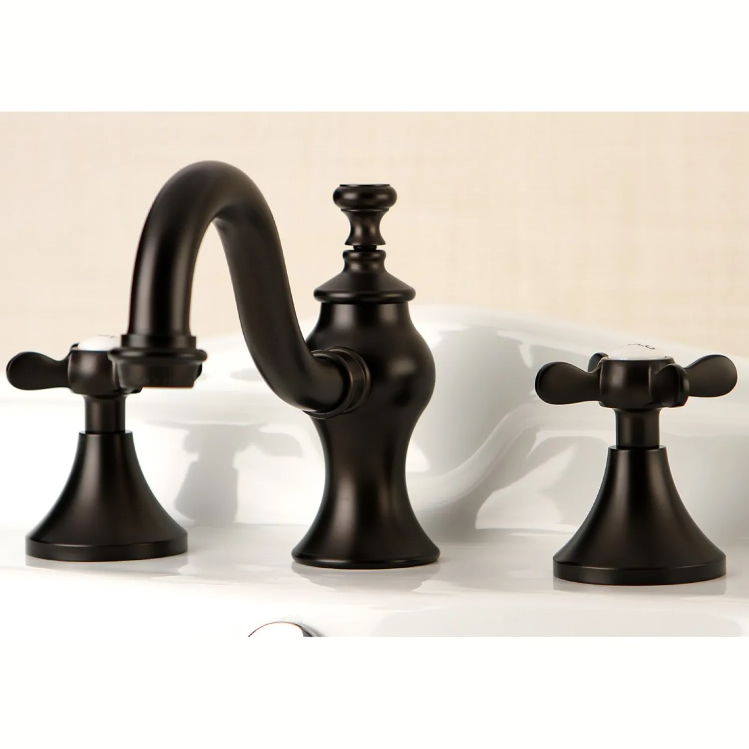 Outlet Essex 8-Inch Widespread 3-Hole Bathroom Faucet 8" Widespread