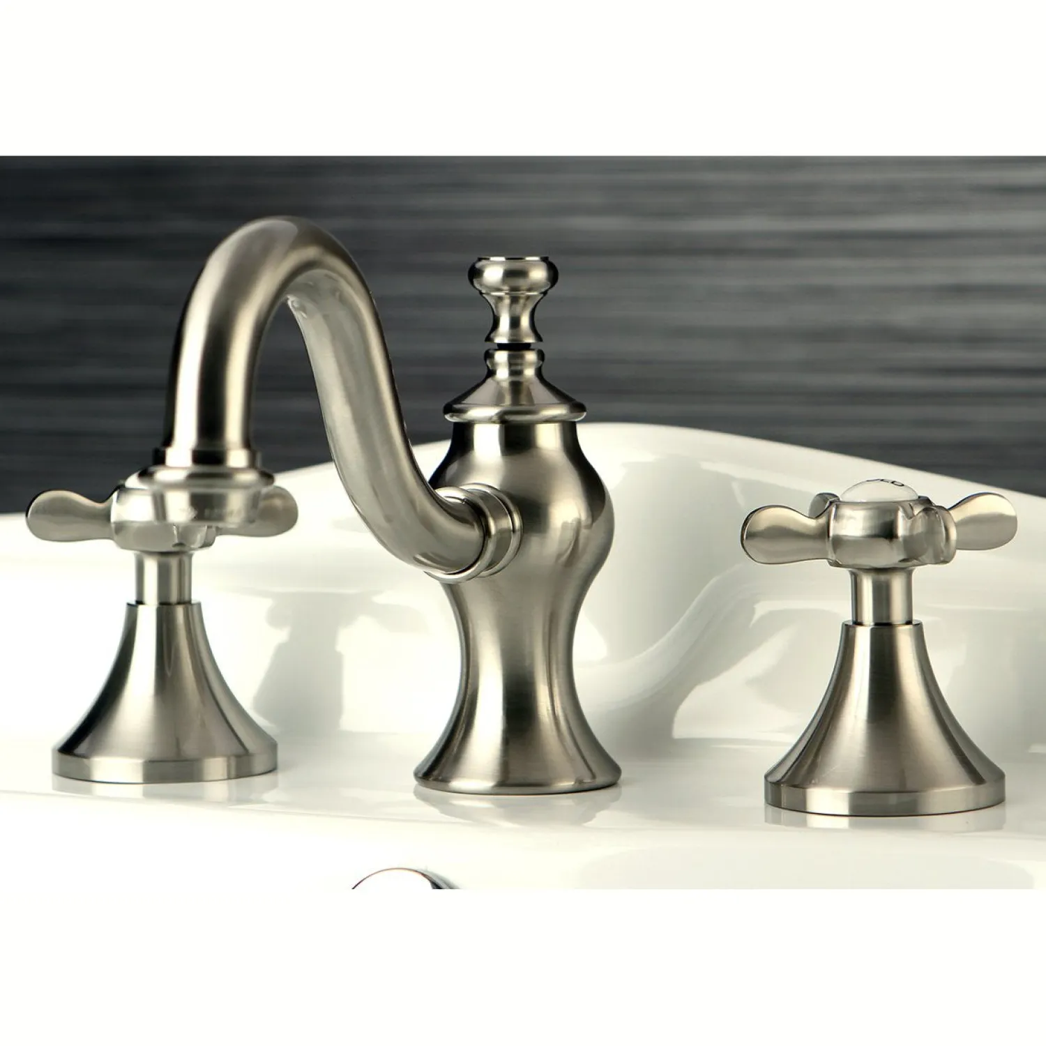 Outlet Essex 8-Inch Widespread 3-Hole Bathroom Faucet 8" Widespread