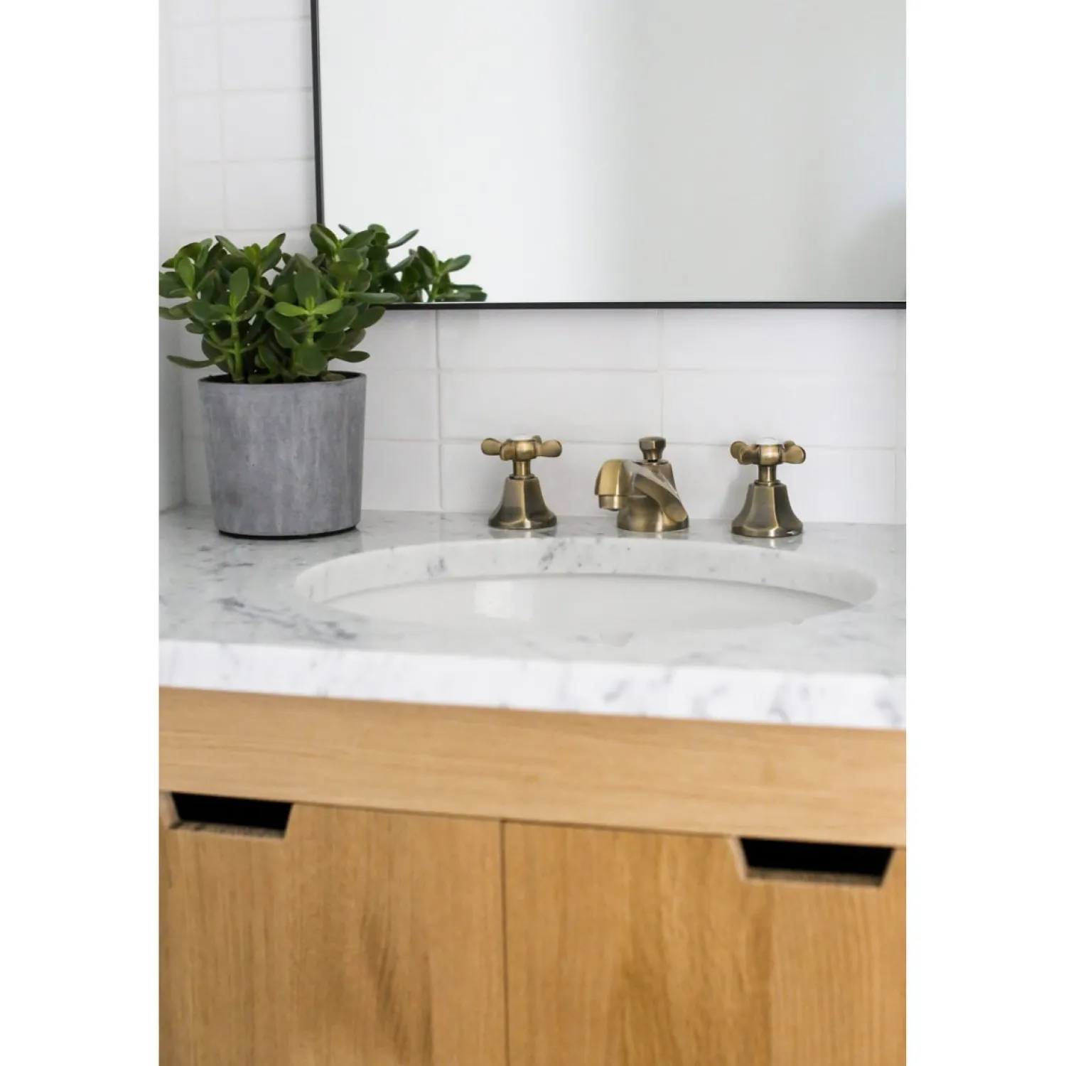Clearance Essex 8" Widespread Bathroom Faucet 8" Widespread