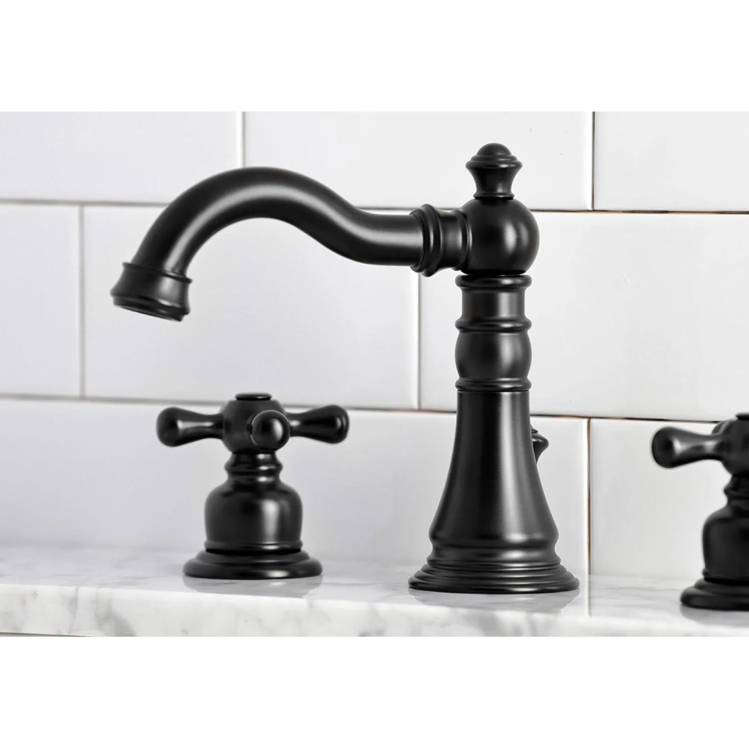 Clearance Fauceture American Classic 8" Widespread Bathroom Faucet 8" Widespread
