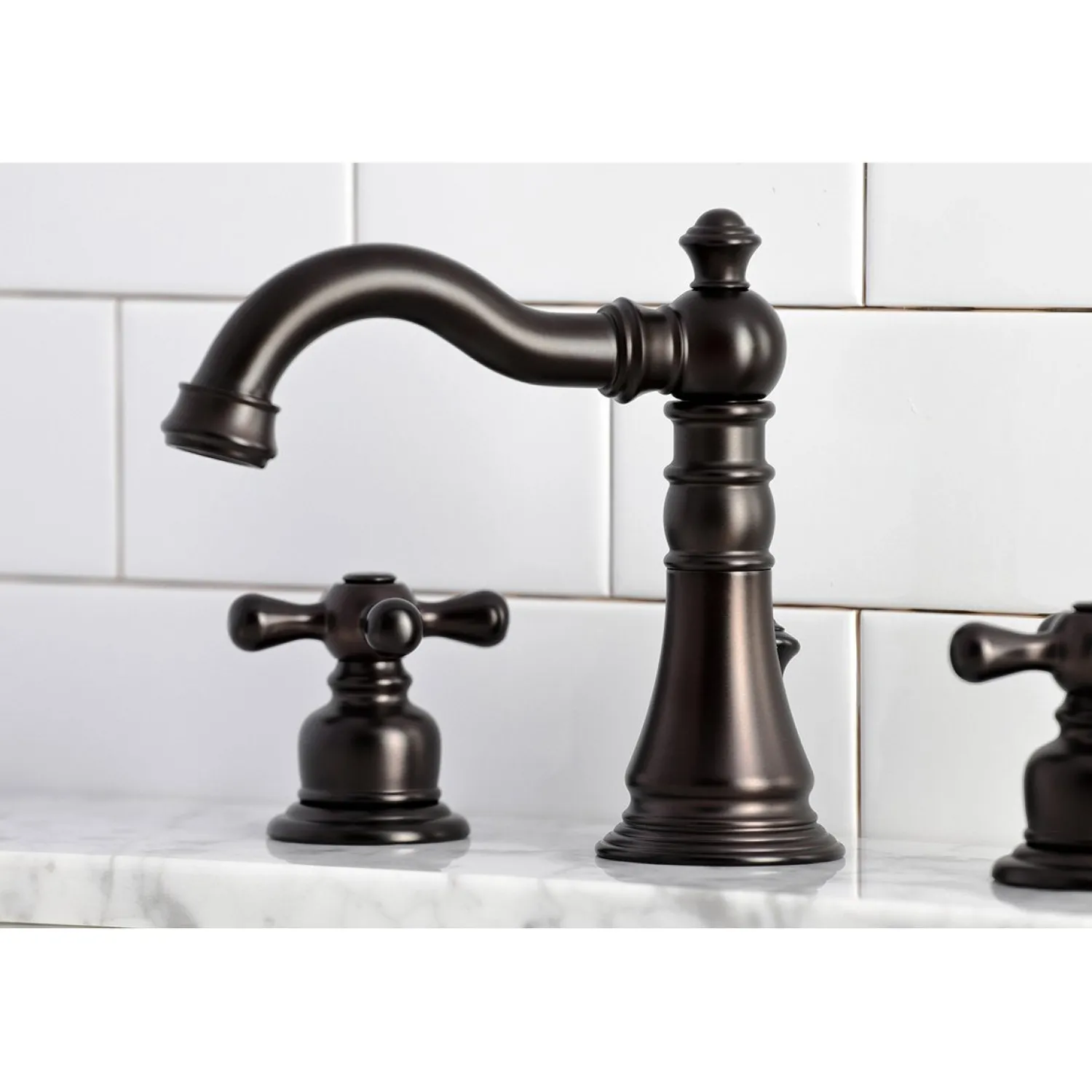 Clearance Fauceture American Classic 8" Widespread Bathroom Faucet 8" Widespread