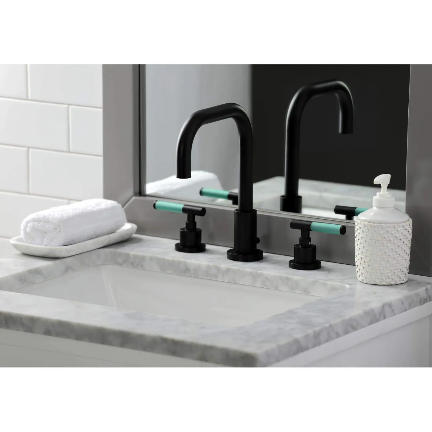 Outlet Fauceture FSC893XCKL-P Kaiser Widespread Bathroom Faucet with Brass Pop-Up 8" Widespread