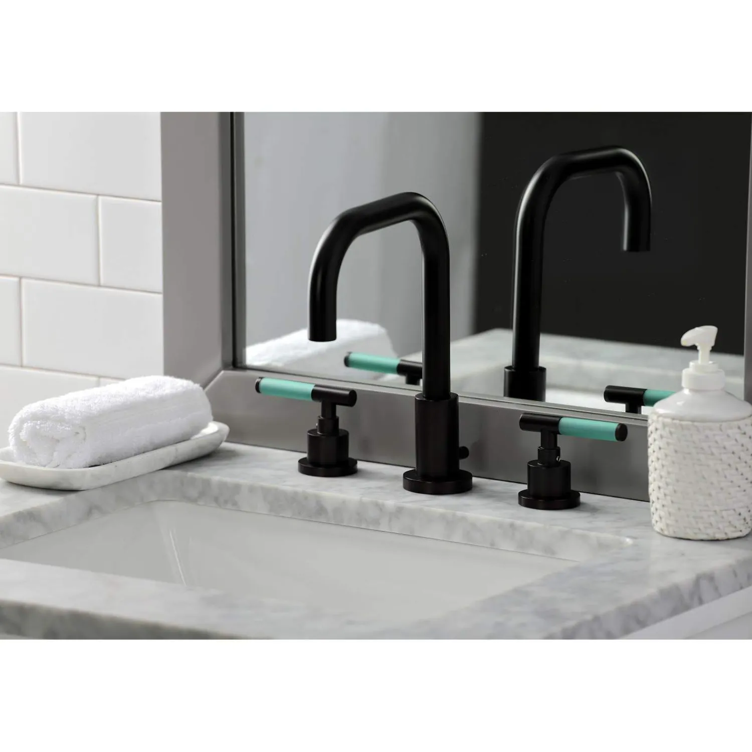 Outlet Fauceture FSC893XCKL-P Kaiser Widespread Bathroom Faucet with Brass Pop-Up 8" Widespread