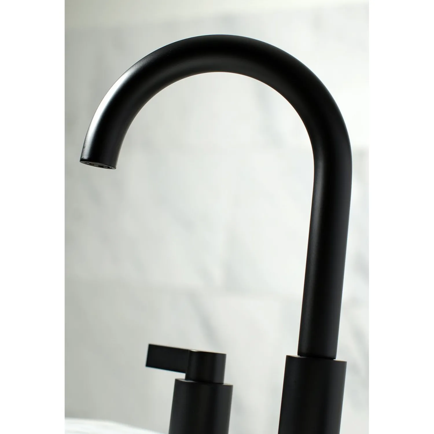 New Fauceture NuvoFusion Widespread Bathroom Faucet 8" Widespread