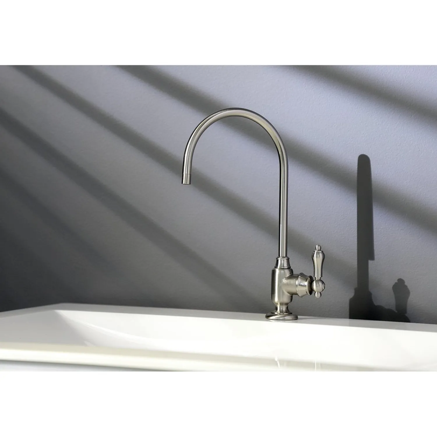 Heirloom Single-Handle Water Filtration Faucet Single Hole