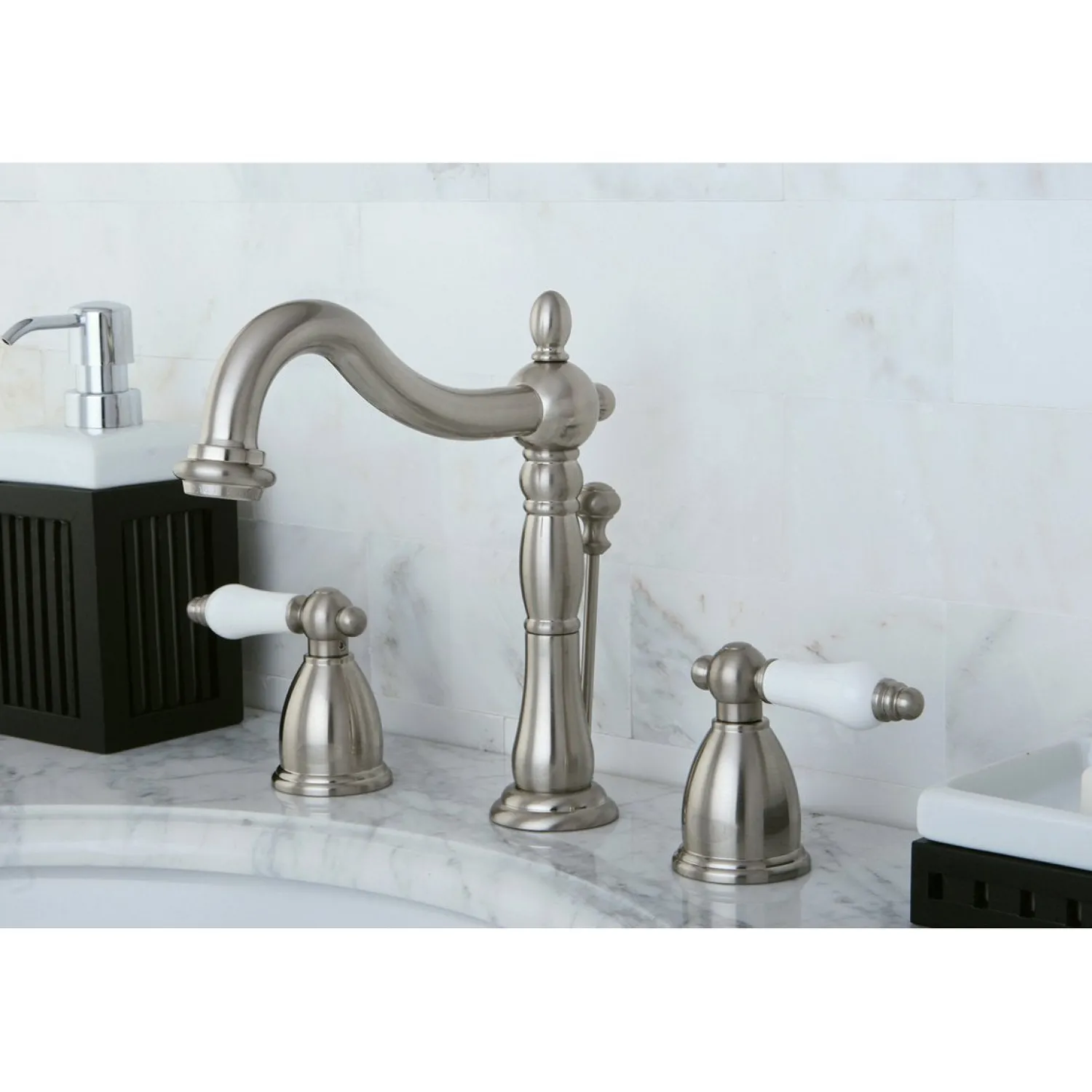Discount Heritage 3-Hole 8-Inch Widespread Bathroom Faucet 8" Widespread