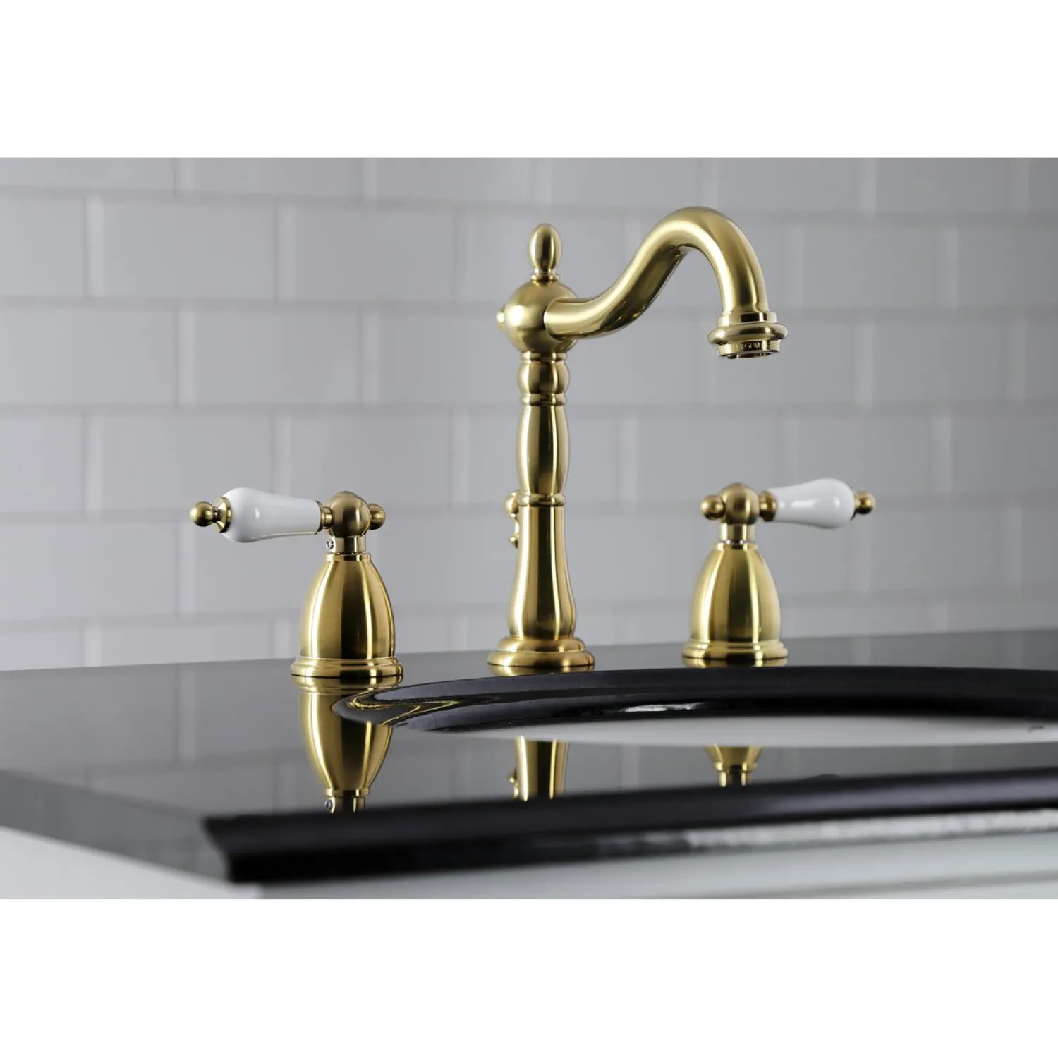 Discount Heritage 3-Hole 8-Inch Widespread Bathroom Faucet 8" Widespread