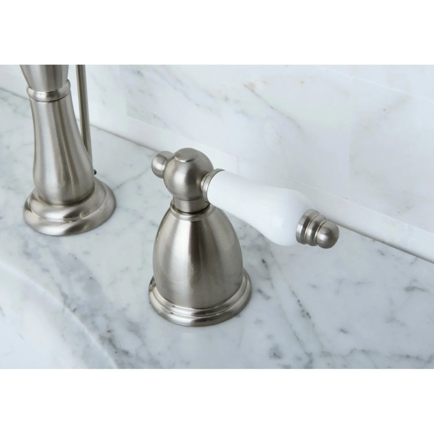 Discount Heritage 3-Hole 8-Inch Widespread Bathroom Faucet 8" Widespread