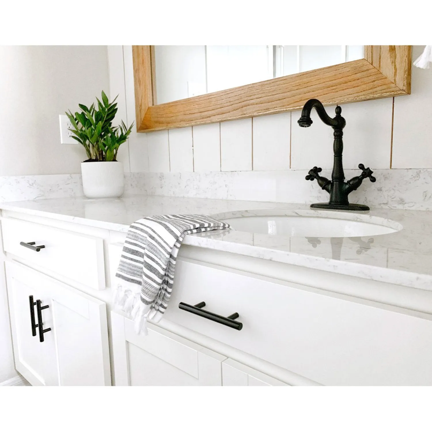 Online Heritage 4-Inch Centerset Bathroom Faucet with Pop-Up Drain Single Hole|4" Center Set