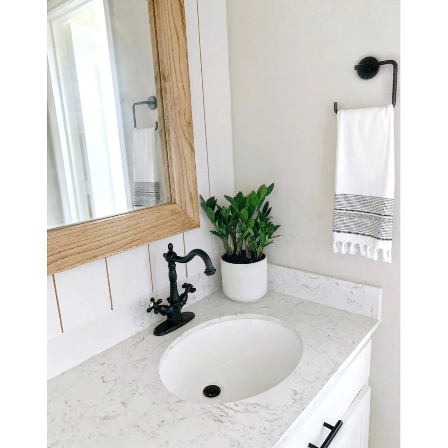 Online Heritage 4-Inch Centerset Bathroom Faucet with Pop-Up Drain Single Hole|4" Center Set
