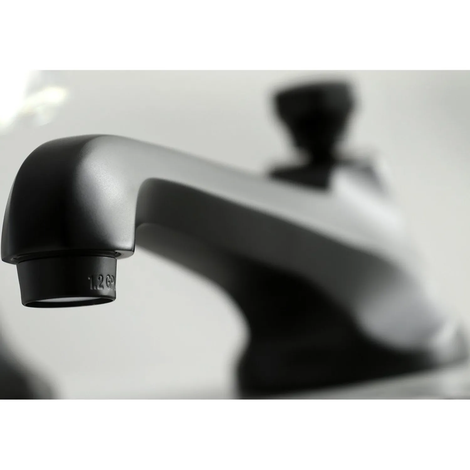 New Metropolitan 3-Hole 8-Inch Widespread Bathroom Faucet 8" Widespread