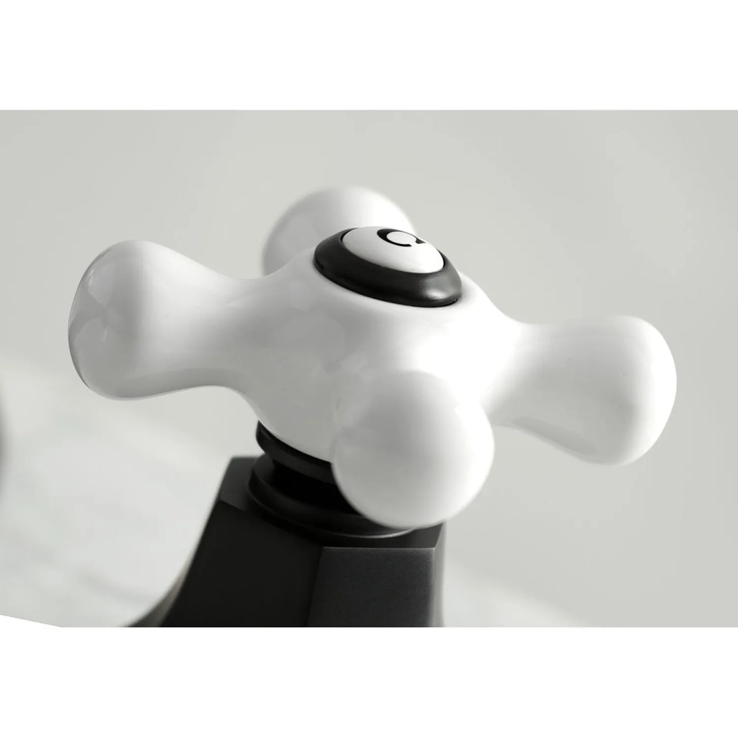 New Metropolitan 3-Hole 8-Inch Widespread Bathroom Faucet 8" Widespread