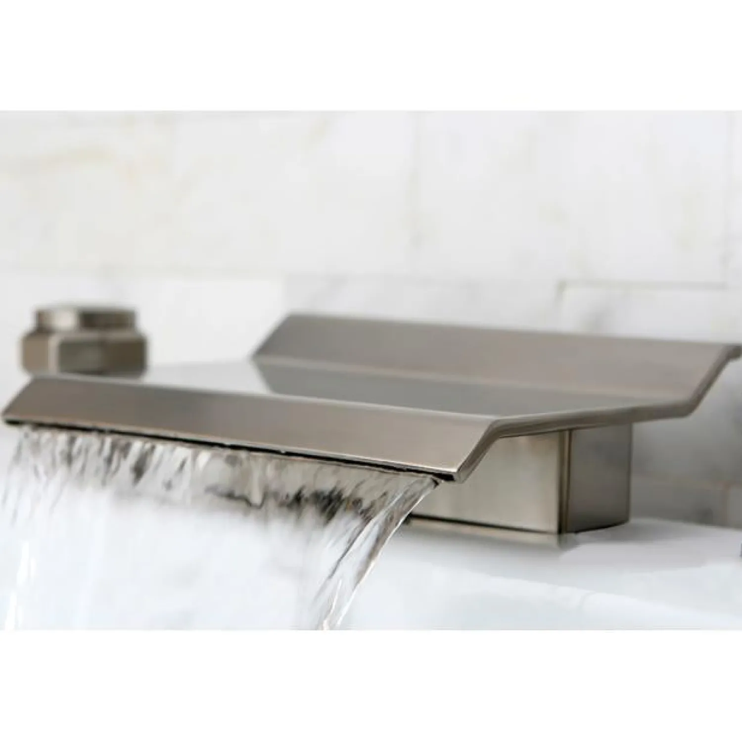 Best Milano Waterfall Roman Tub Filler Tub Faucets