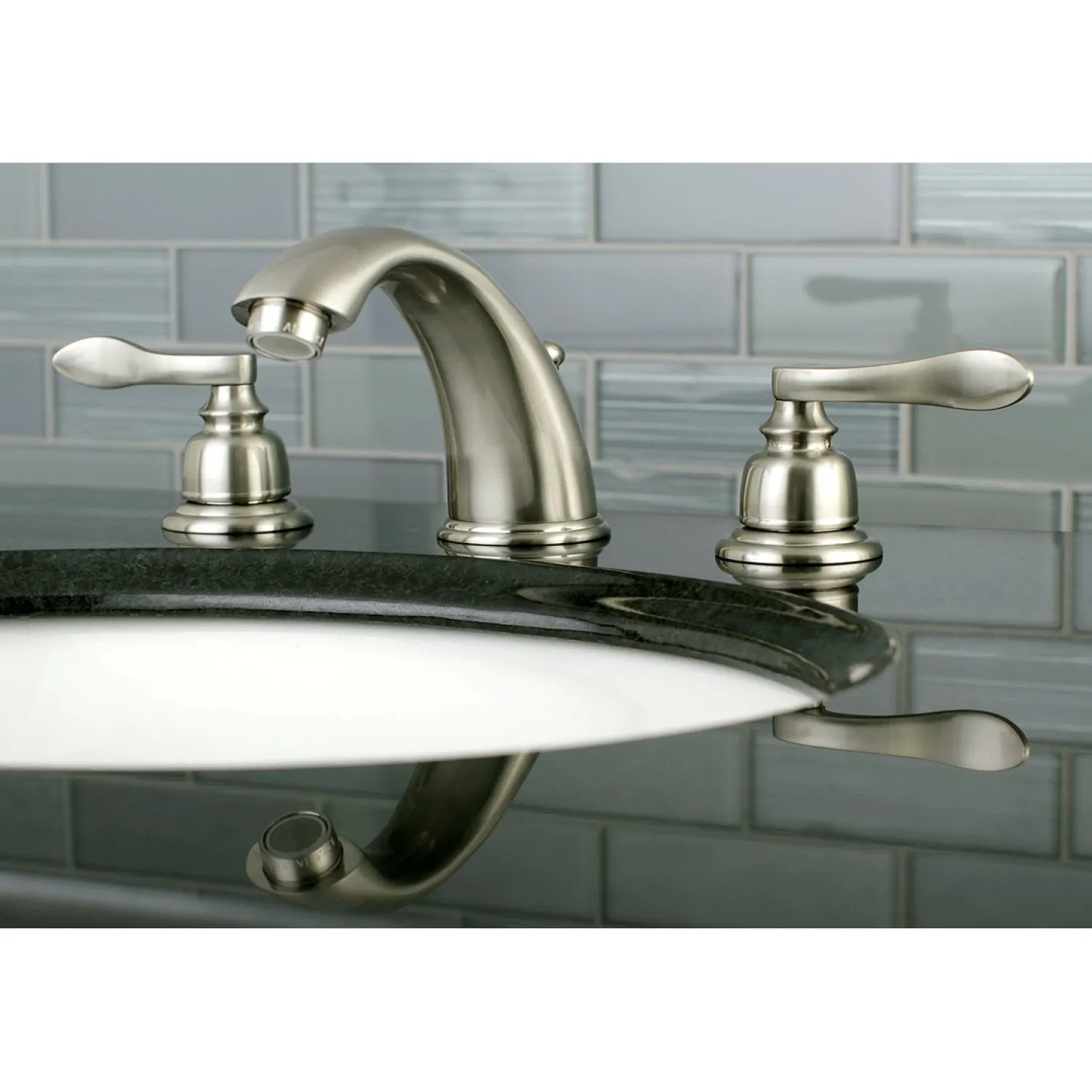 Outlet NuWave French Widespread Bathroom Faucet 8" Widespread