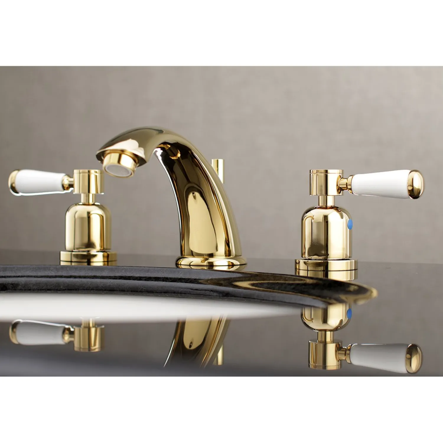 Outlet Paris 8" Widespread Bathroom Faucet 8" Widespread