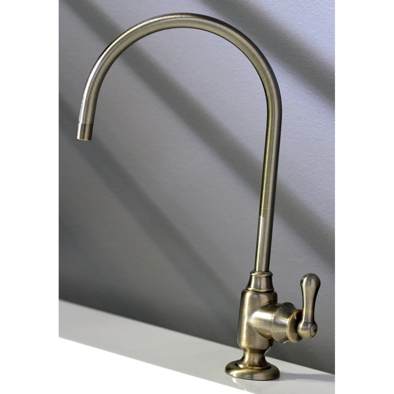 New Royale Single-Handle Water Filtration Faucet Single Hole