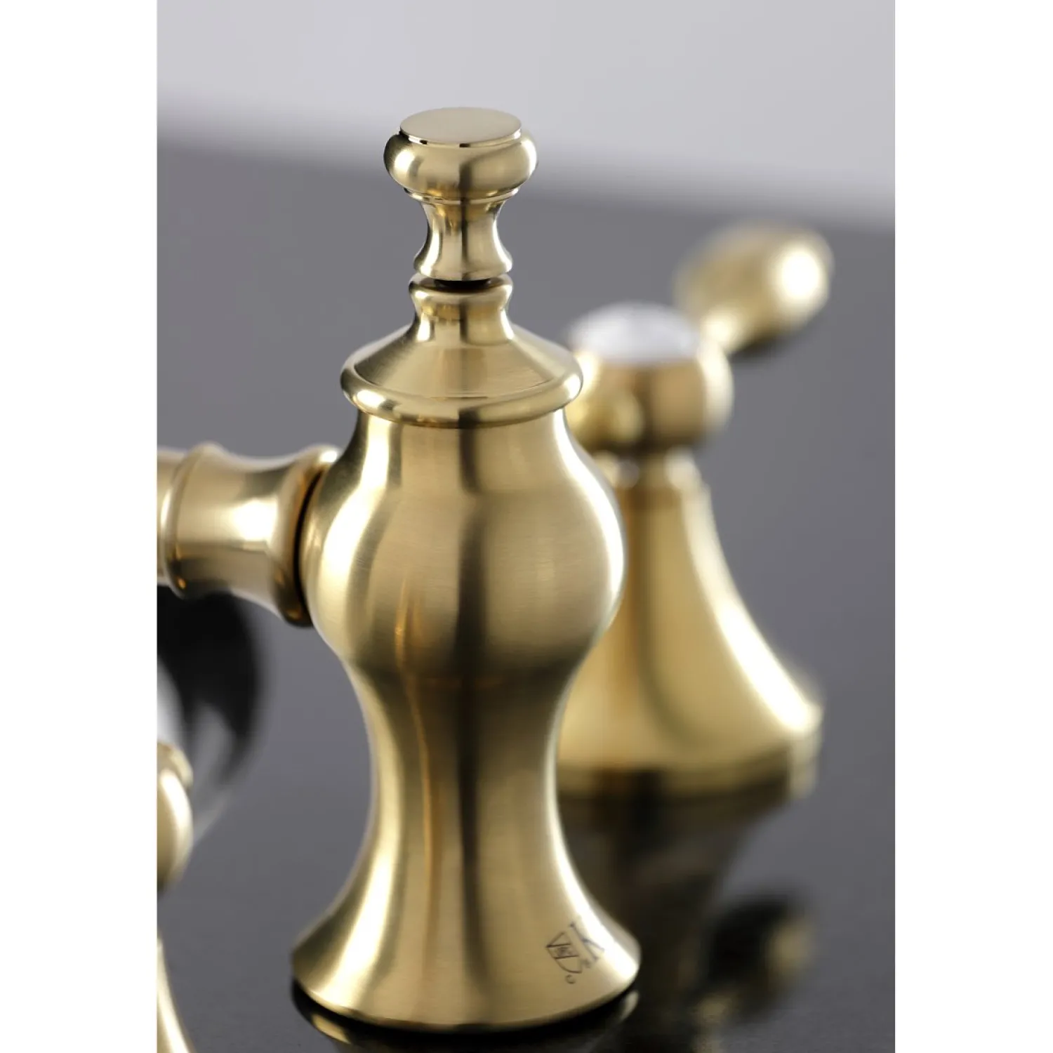 Outlet Tudor 8-Inch Widespread Bathroom Faucet 8" Widespread