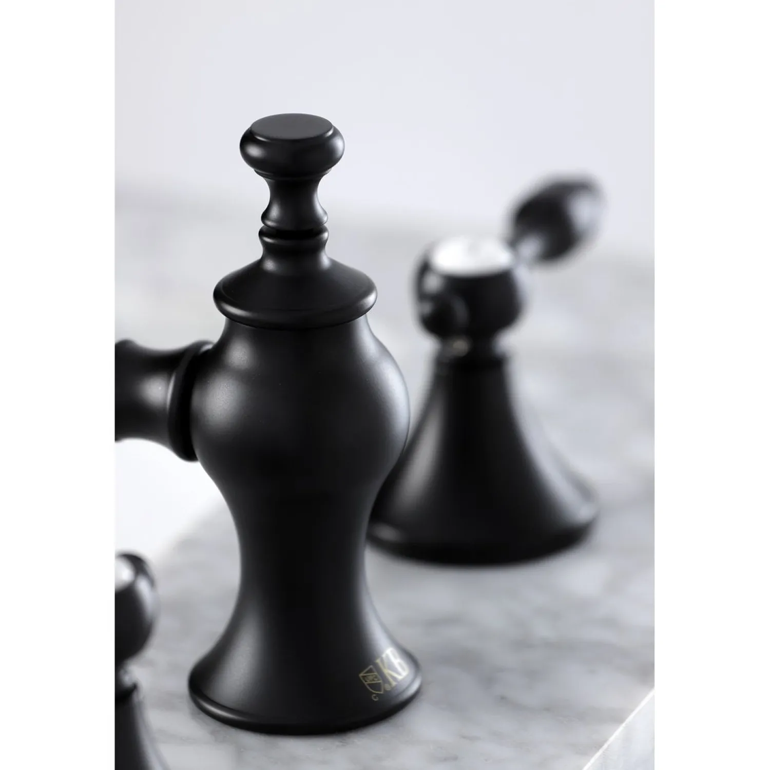 Outlet Tudor 8-Inch Widespread Bathroom Faucet 8" Widespread
