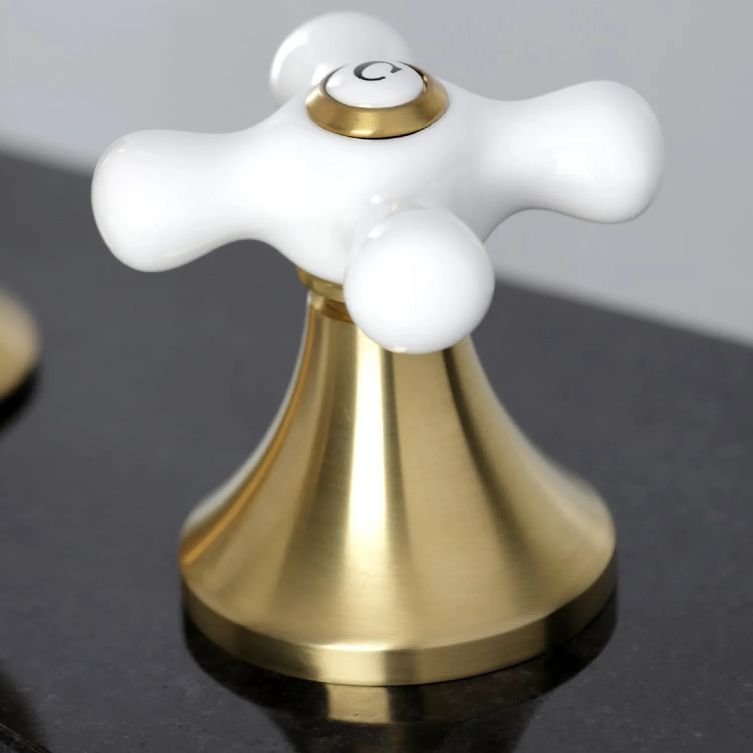 Outlet Vintage 3-Hole 8" Widespread Bathroom Faucet 8" Widespread