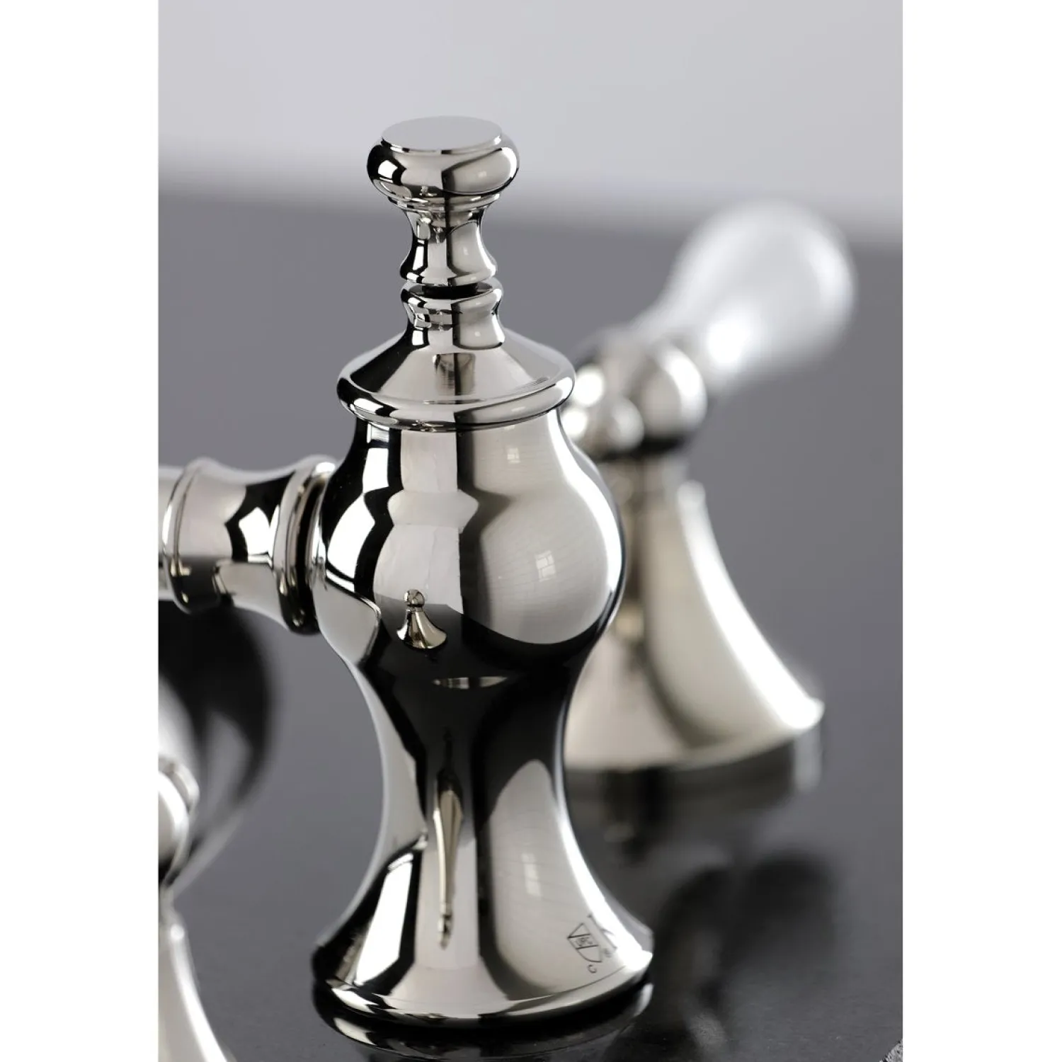 Outlet Vintage 8-Inch Widespread Three-Hole Bathroom Faucet 8" Widespread