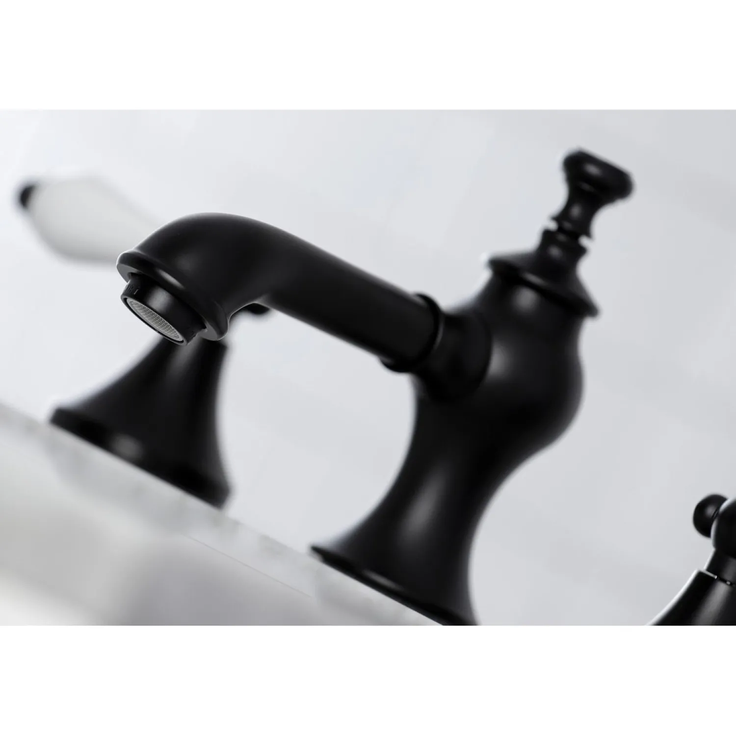 Outlet Vintage 8-Inch Widespread Three-Hole Bathroom Faucet 8" Widespread