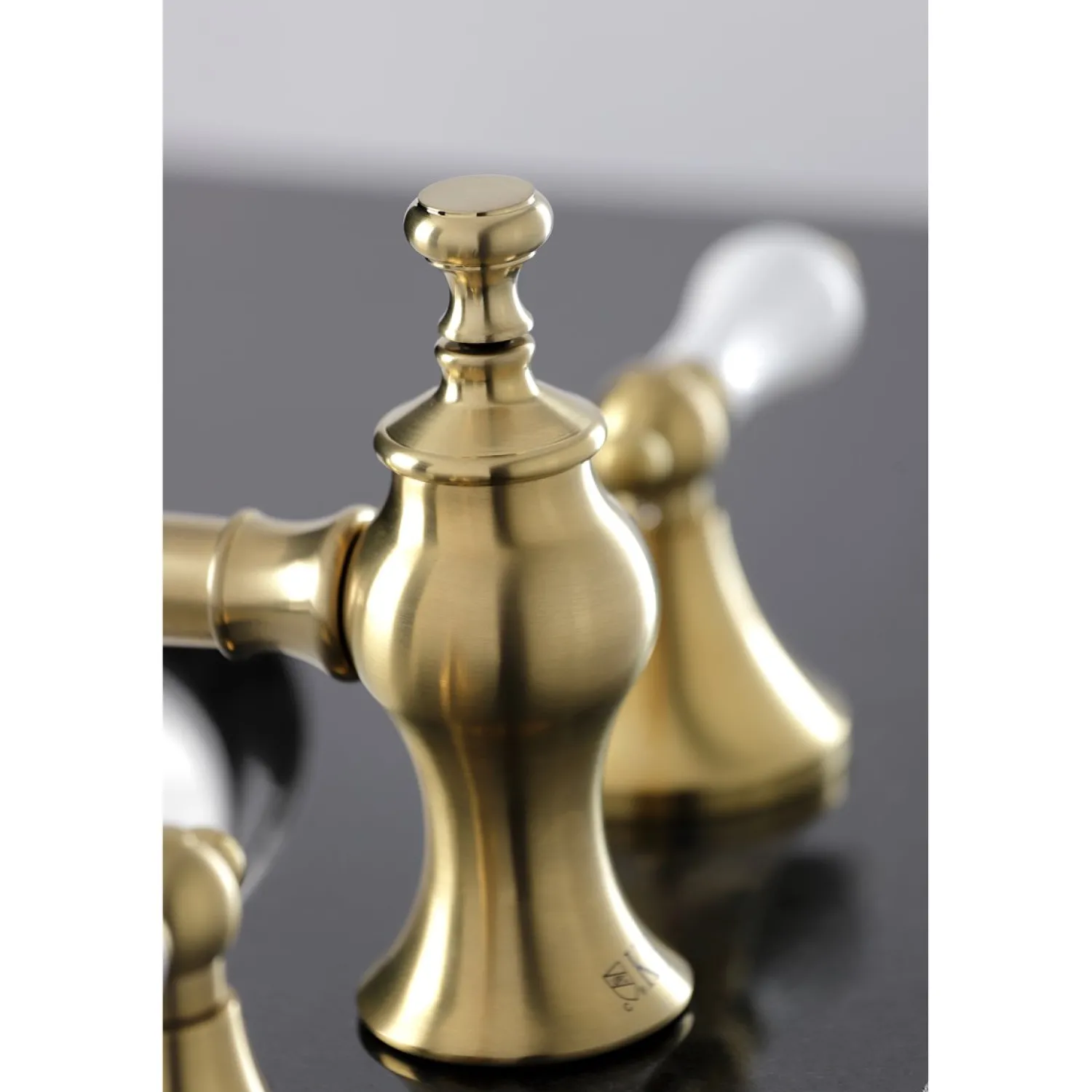 Outlet Vintage 8-Inch Widespread Three-Hole Bathroom Faucet 8" Widespread