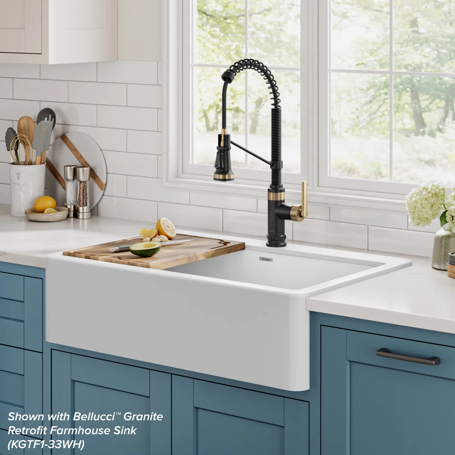 Outlet Allyn Single Handle Pull Down Kitchen Faucet in Spot-Free Brushed Brass + Matte Black Single Hole
