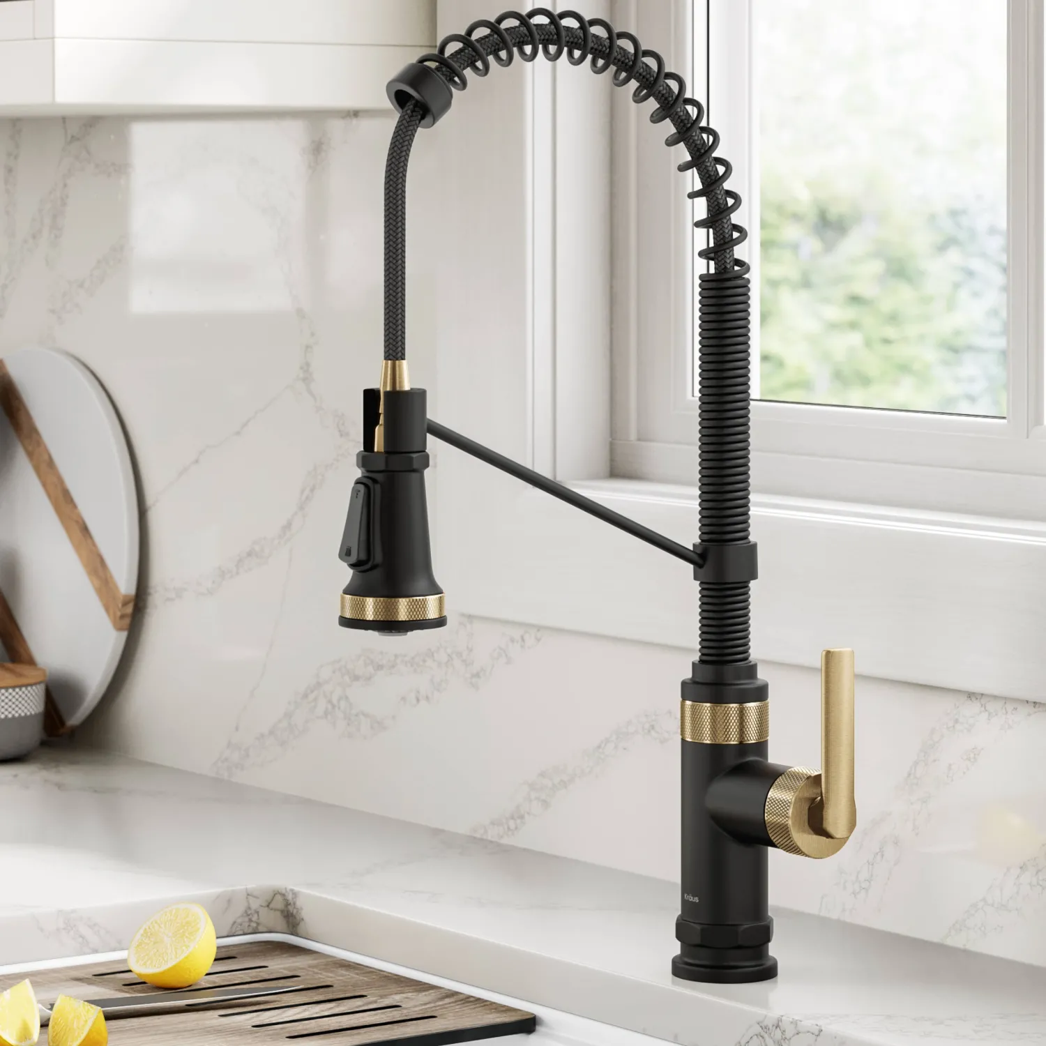 Outlet Allyn Single Handle Pull Down Kitchen Faucet in Spot-Free Brushed Brass + Matte Black Single Hole
