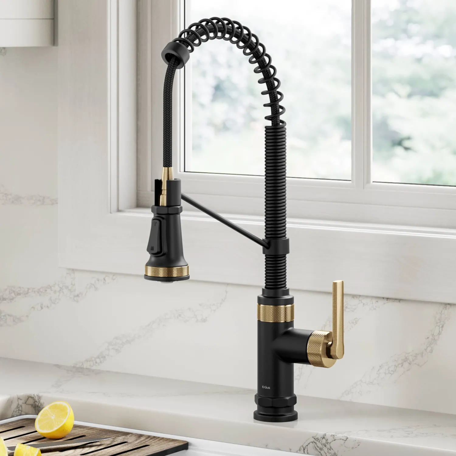 Outlet Allyn Single Handle Pull Down Kitchen Faucet in Spot-Free Brushed Brass + Matte Black Single Hole