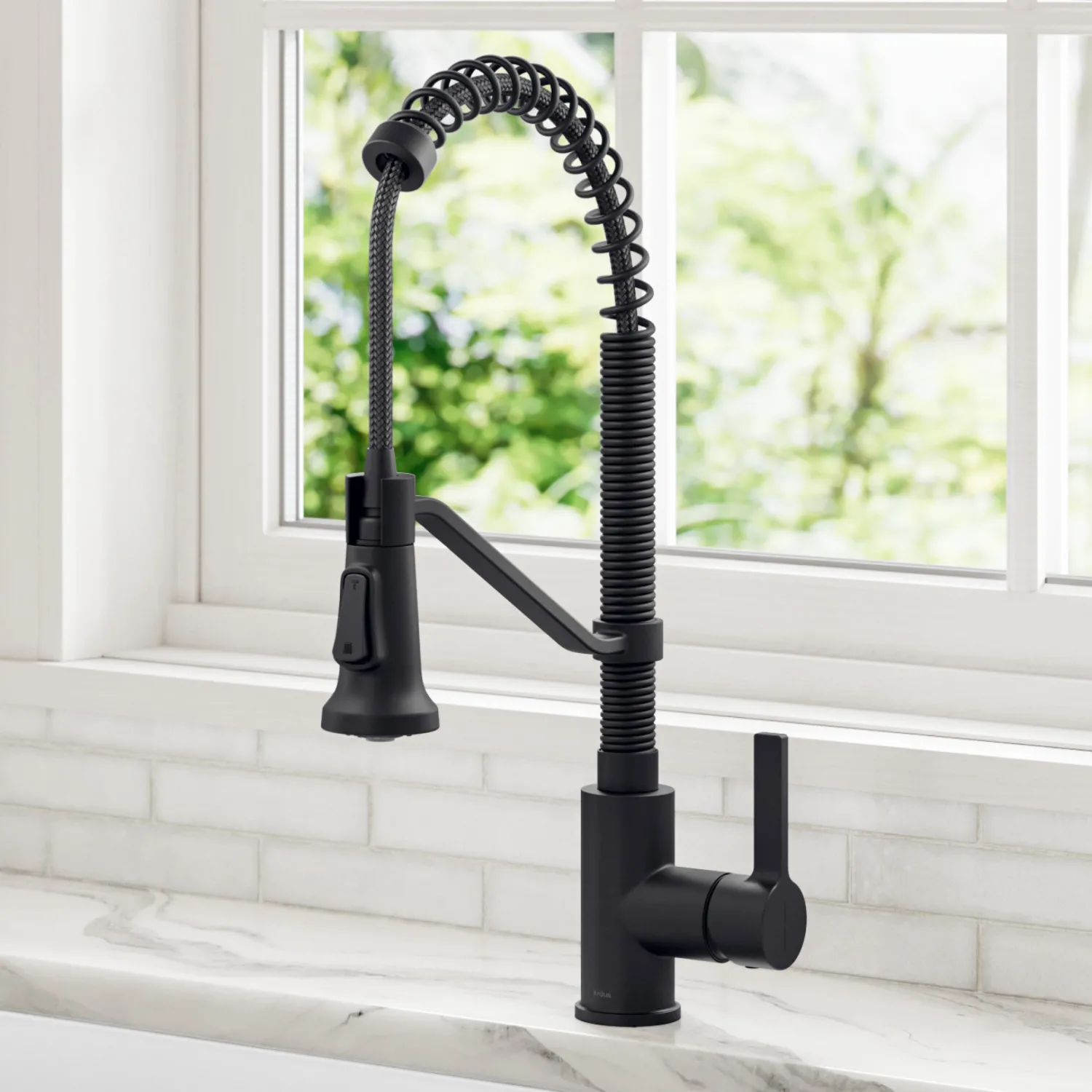 Britt Single Handle Pull Down Kitchen Faucet in Matte Black Single Hole