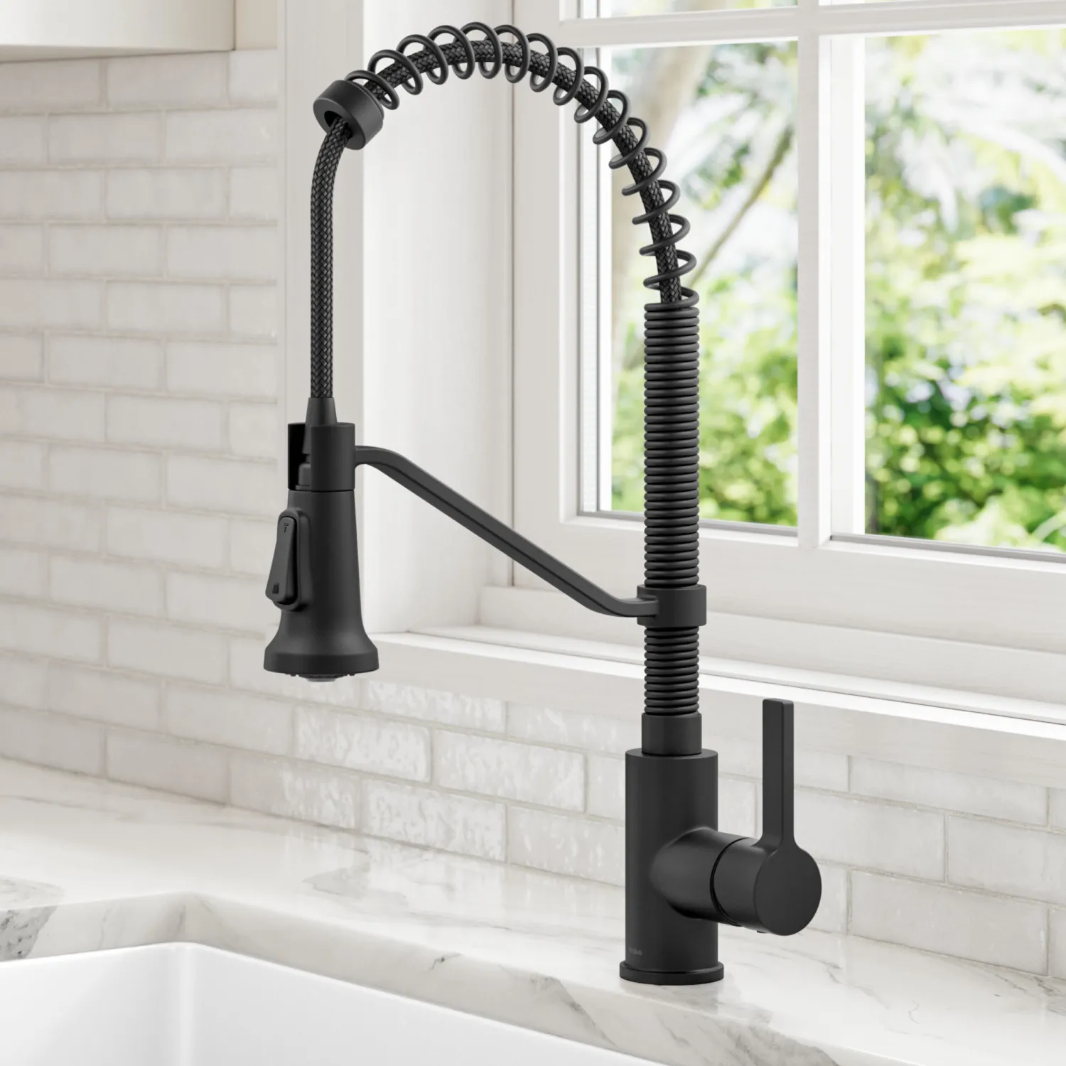Britt Single Handle Pull Down Kitchen Faucet in Matte Black Single Hole