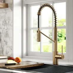 Outlet Oletto Commercial Style Pull-Down Single Handle Kitchen Faucet in Brushed Brass Single Hole