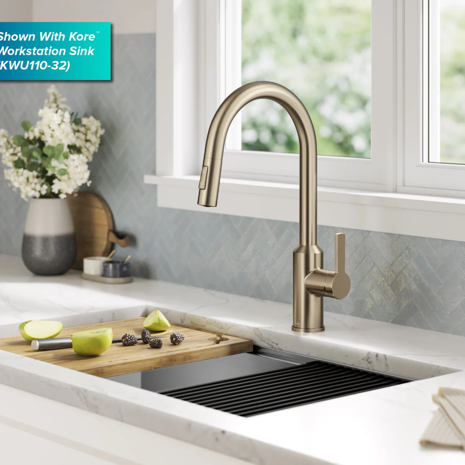 Oletto Touchless Pull-Down Kitchen Faucet in Spot-Free Antique Champagne Bronze Touchless, Sensor And Tap Activated Kitchen Faucets|Single Hole