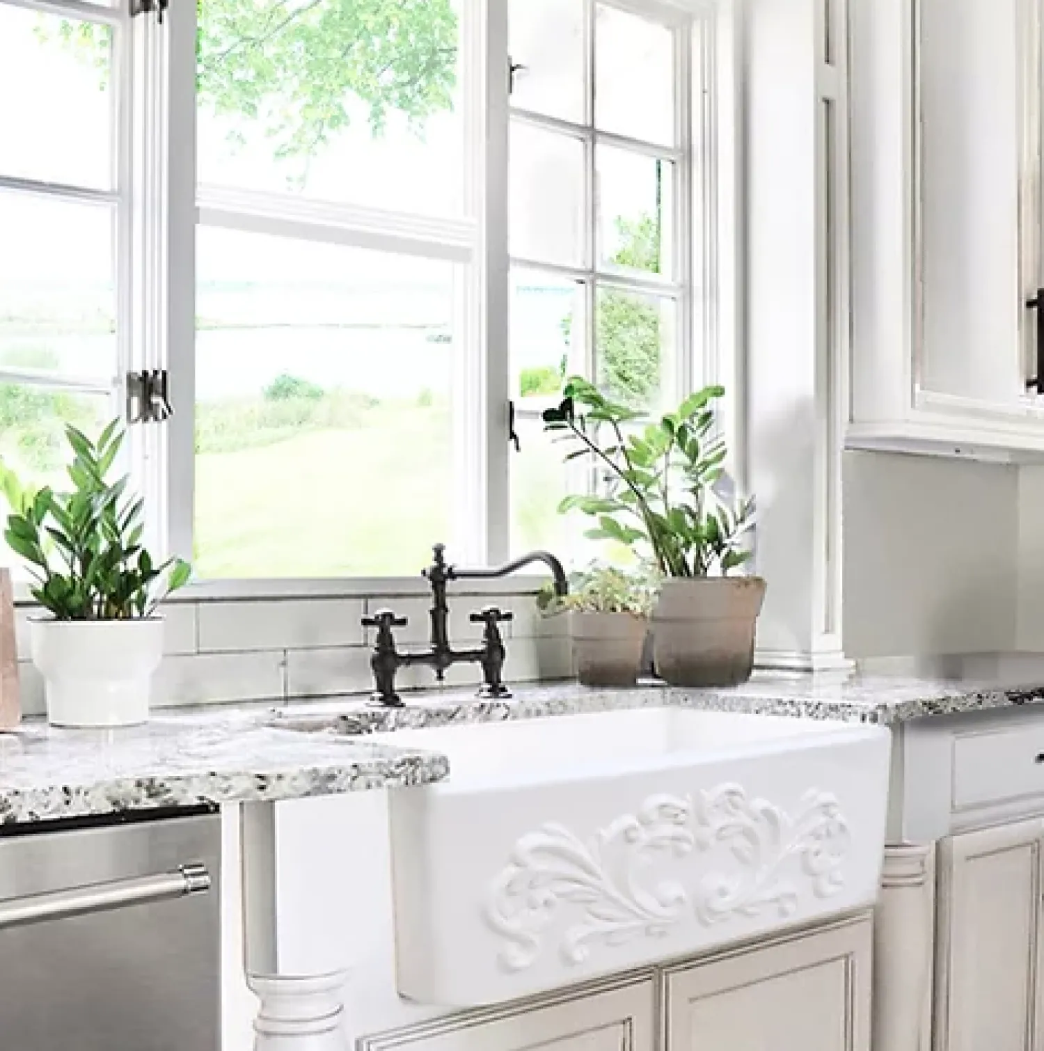 Outlet 33" Farmhouse Fireclay Sink with Filigree Apron Single Bowl Sinks|Apron Front / Farmhouse Sinks