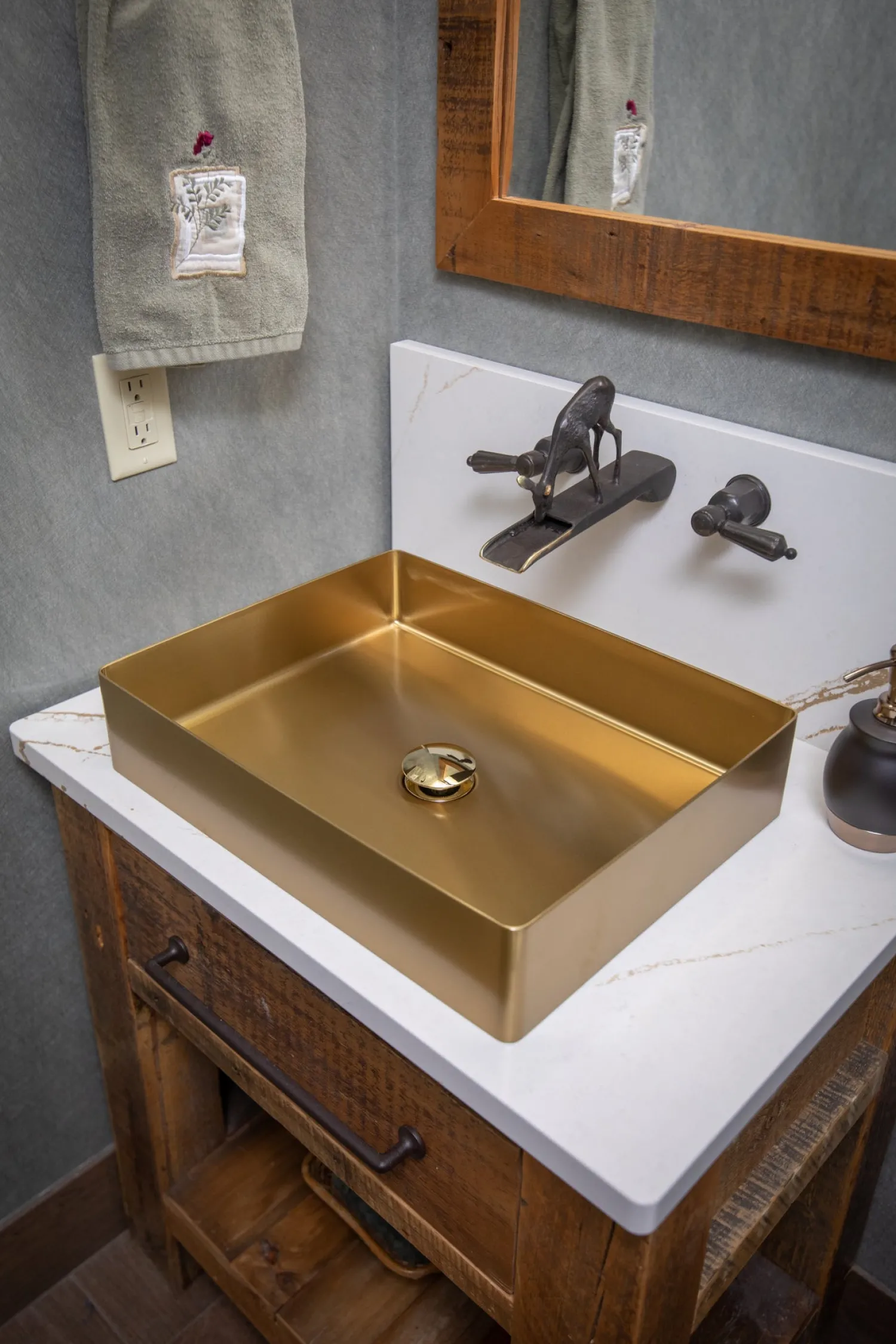 Discount Rectangular 19" x 14 1/2" Stainless Steel Bathroom Vessel Sink with Drain in Gold Stainless Steel Sinks|Above Counter / Vessel Sinks