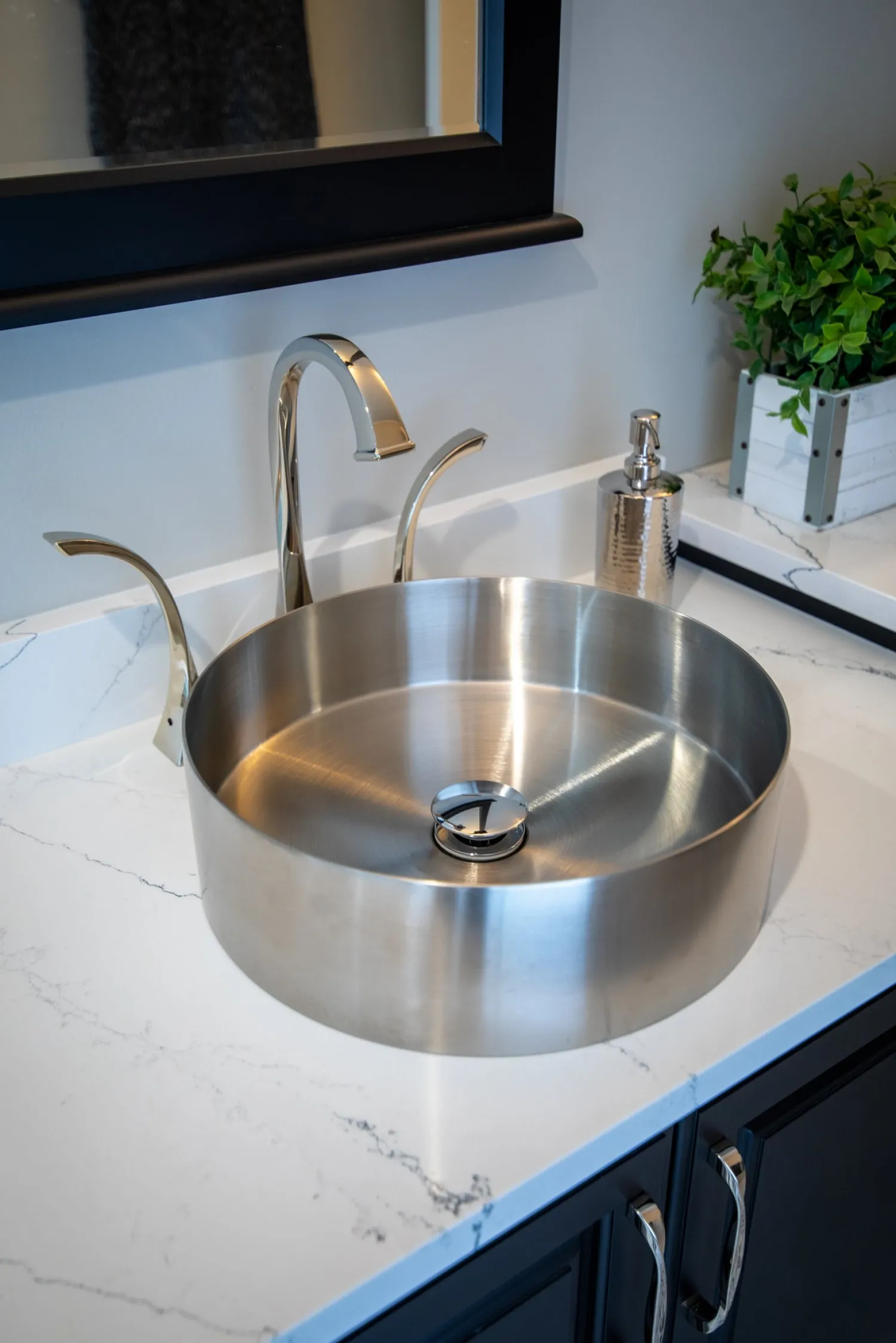 Discount 15" Round Stainless Steel Bathroom Vessel Sink with Drain in Silver Stainless Steel Sinks|Above Counter / Vessel Sinks