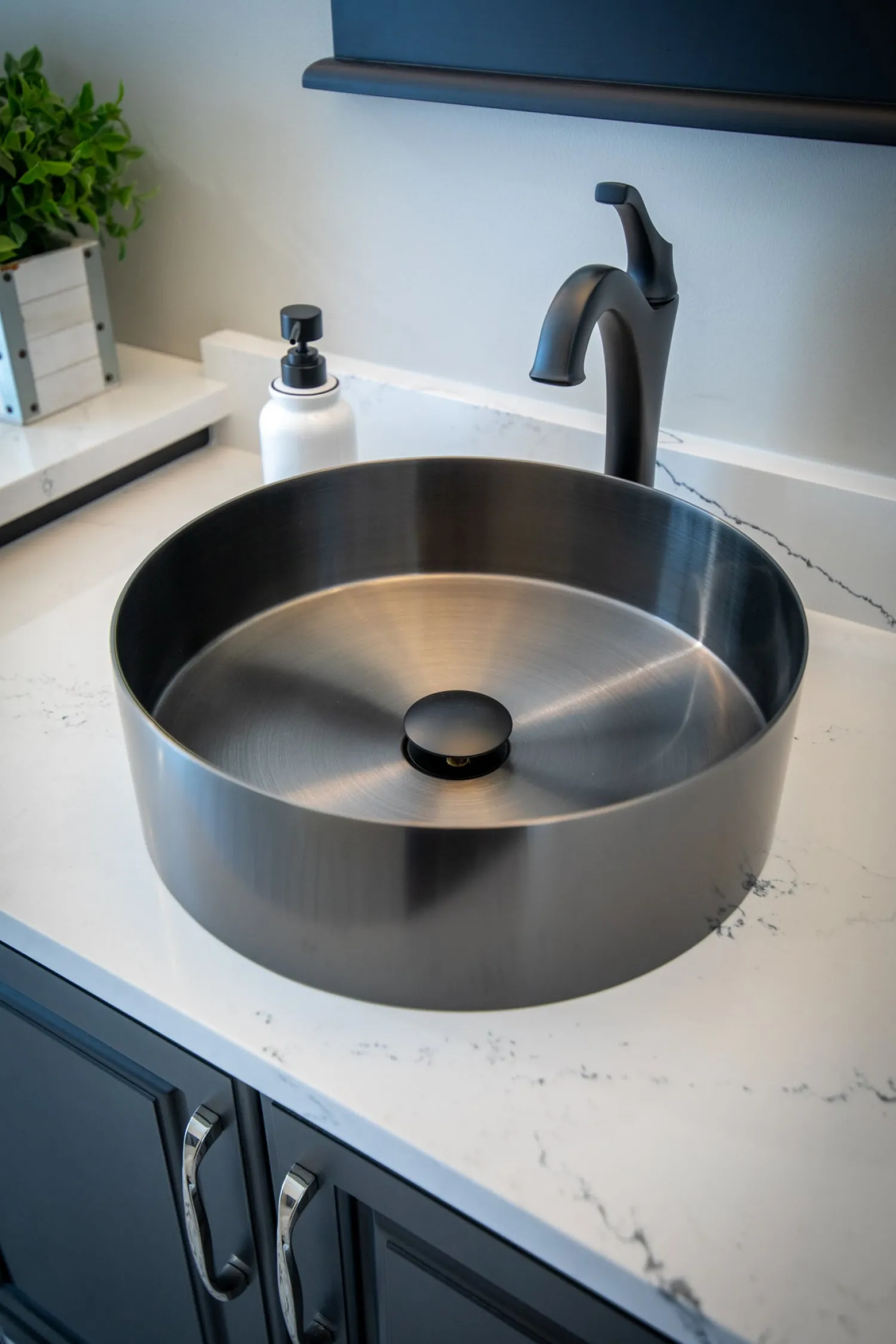 New 15" Round Stainless Steel Bathroom Vessel Sink with Drain in Black Stainless Steel Sinks|Above Counter / Vessel Sinks