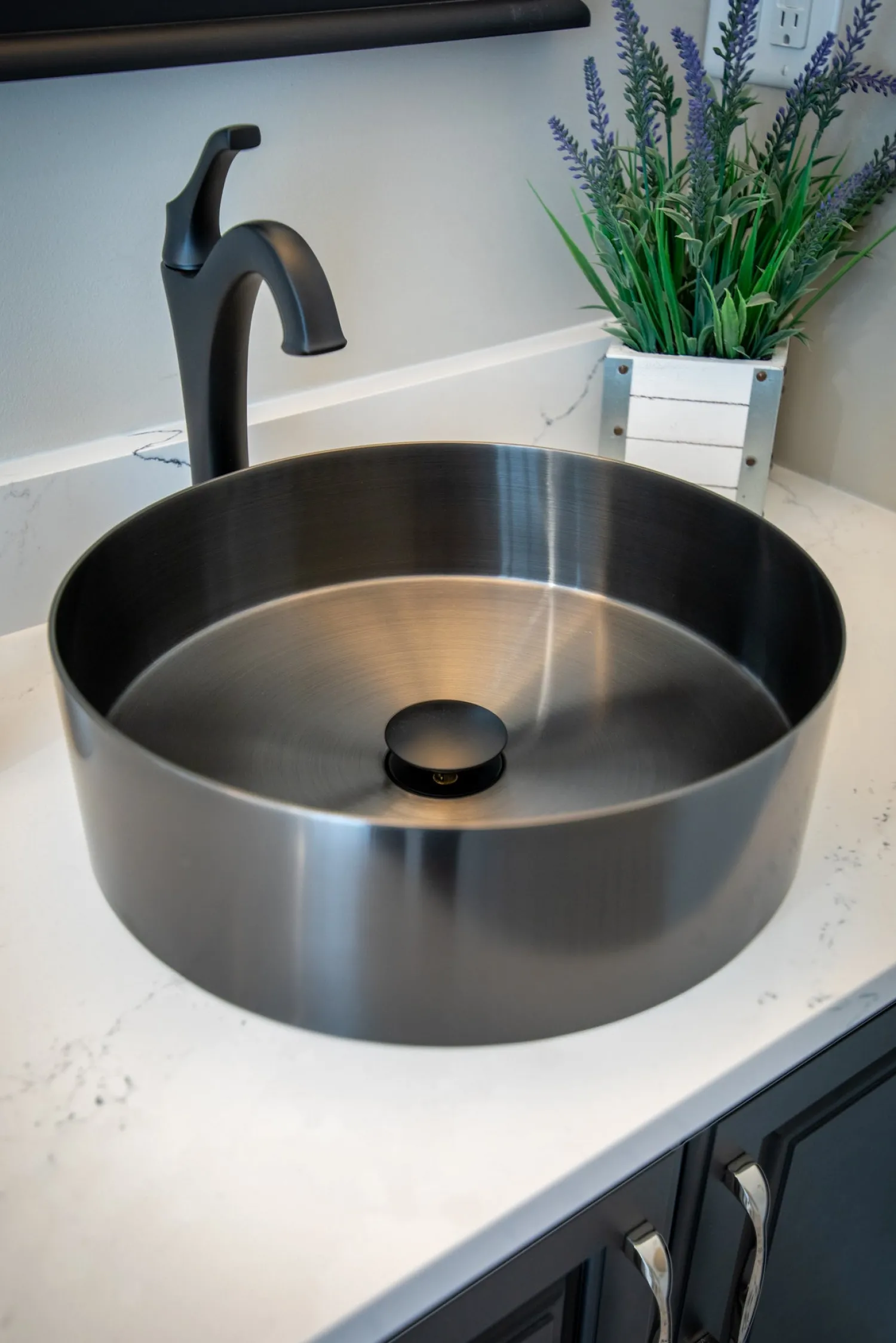 New 15" Round Stainless Steel Bathroom Vessel Sink with Drain in Black Stainless Steel Sinks|Above Counter / Vessel Sinks