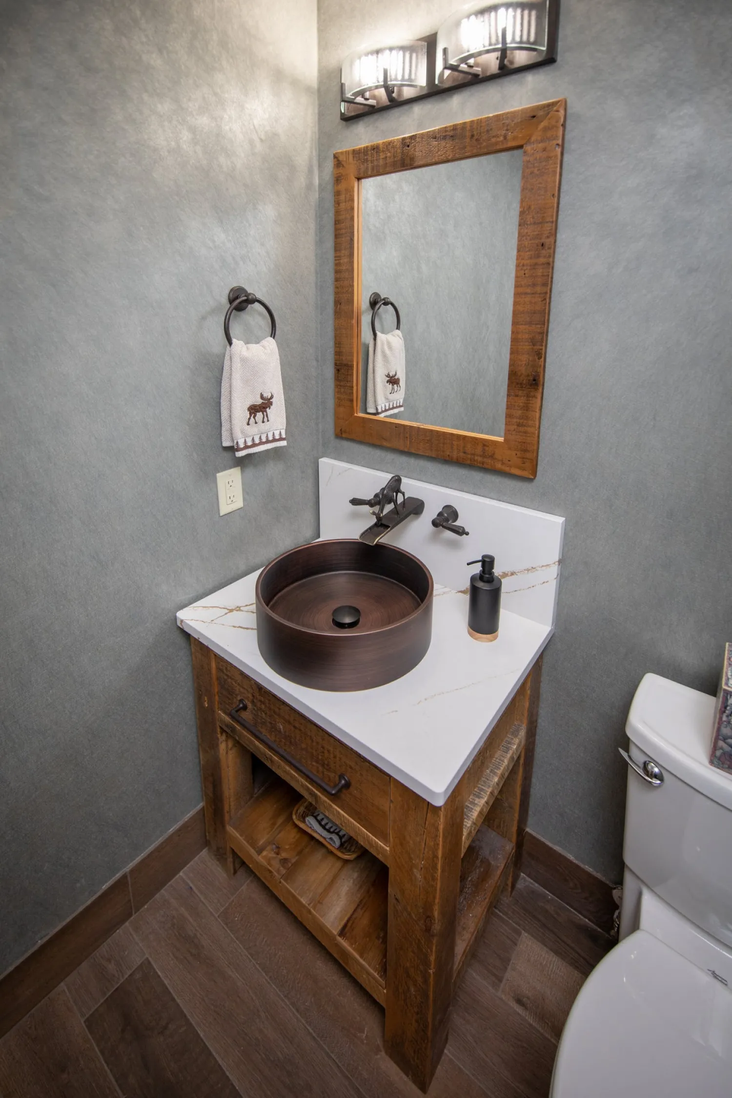 Outlet 15 3/4" Round Thick Rim Stainless Steel Bathroom Vessel Sink with Drain in Bronze Stainless Steel Sinks|Above Counter / Vessel Sinks