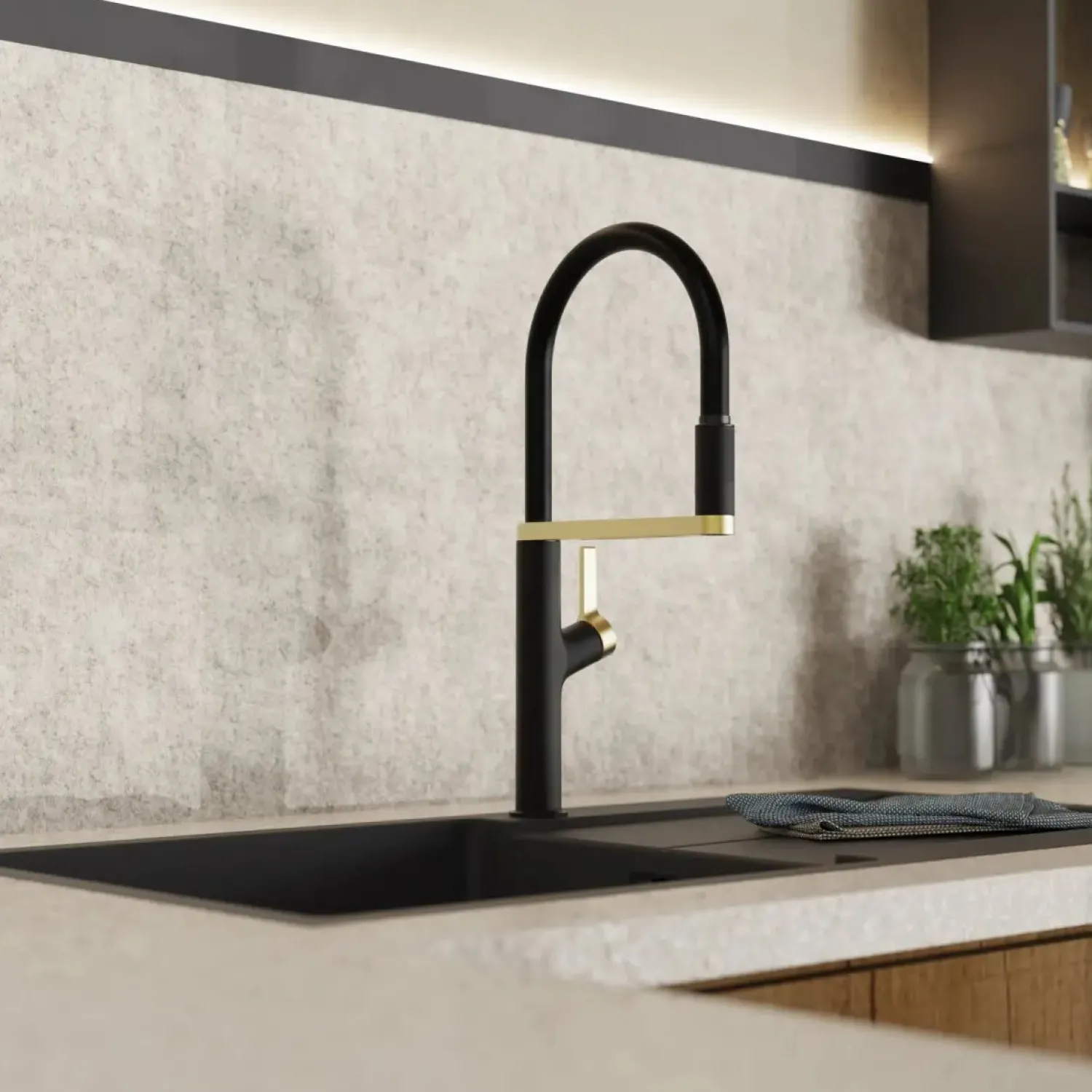 Outlet Single Hole Pull Down Kitchen Faucet | Matte Black & Brushed Gold Single Hole