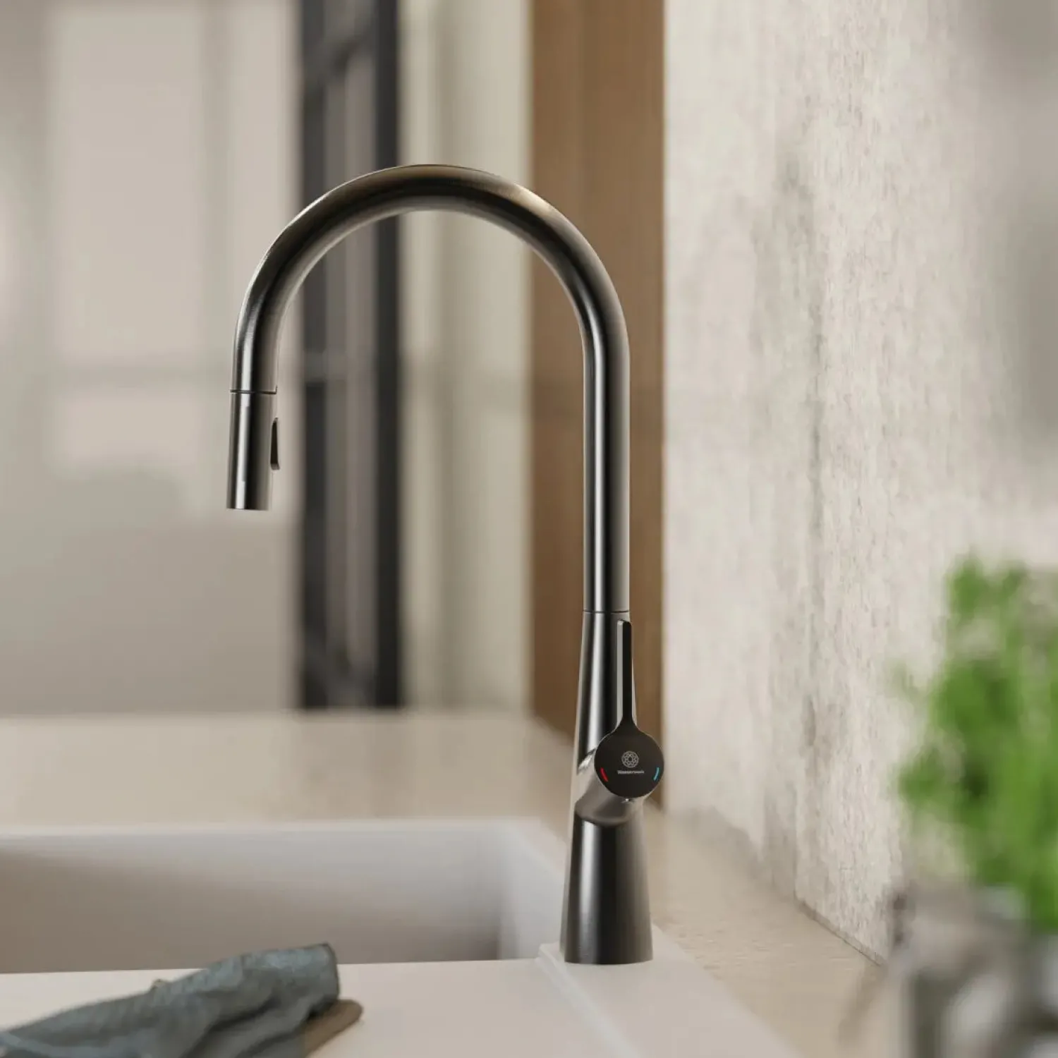 Single Hole Pull Down Kitchen Faucet in Matte Graphite Single Hole