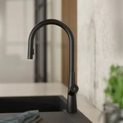 New Single Hole Pull Down Kitchen Faucet in Matte Black Single Hole
