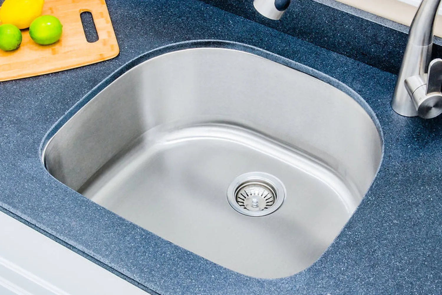 Outlet 24" 16-Gauge Undermount D-shaped Single Bowl Stainless Steel Kitchen Sink with Grid Rack and Basket Strainer Stainless Steel Sinks|Single Bowl Sinks